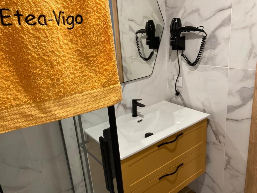 One-Bedroom Apartment,1460208169:JPEG
