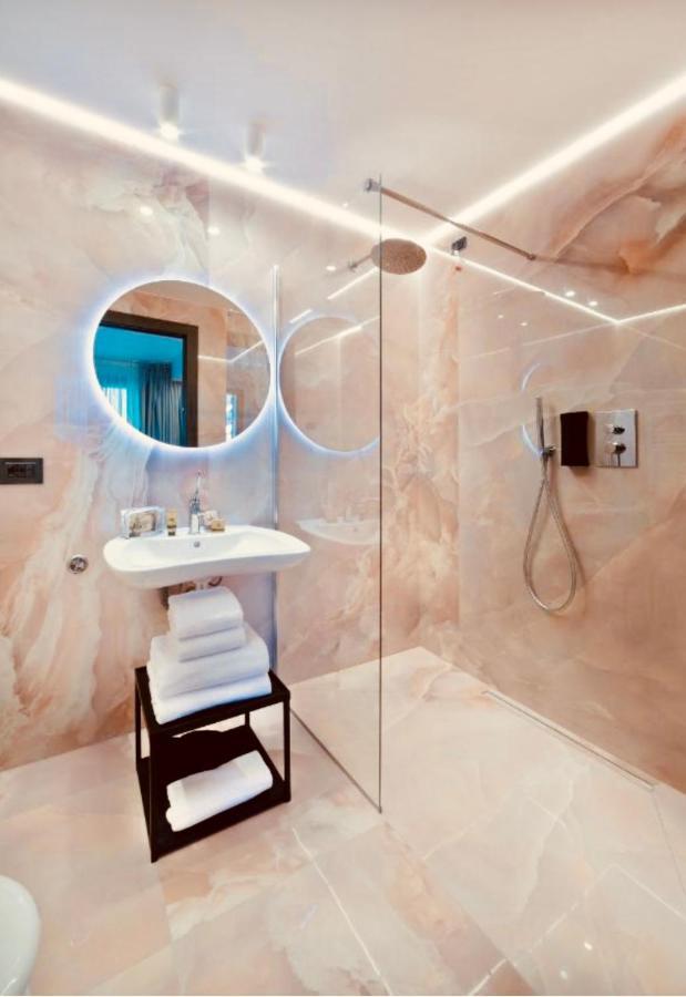 Deluxe Room,1466393798:JPEG