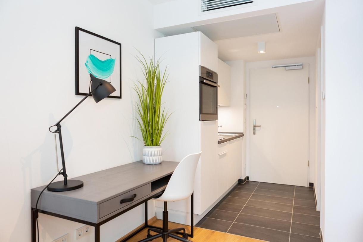 One-Bedroom Standard Apartment,1480148006:JPEG