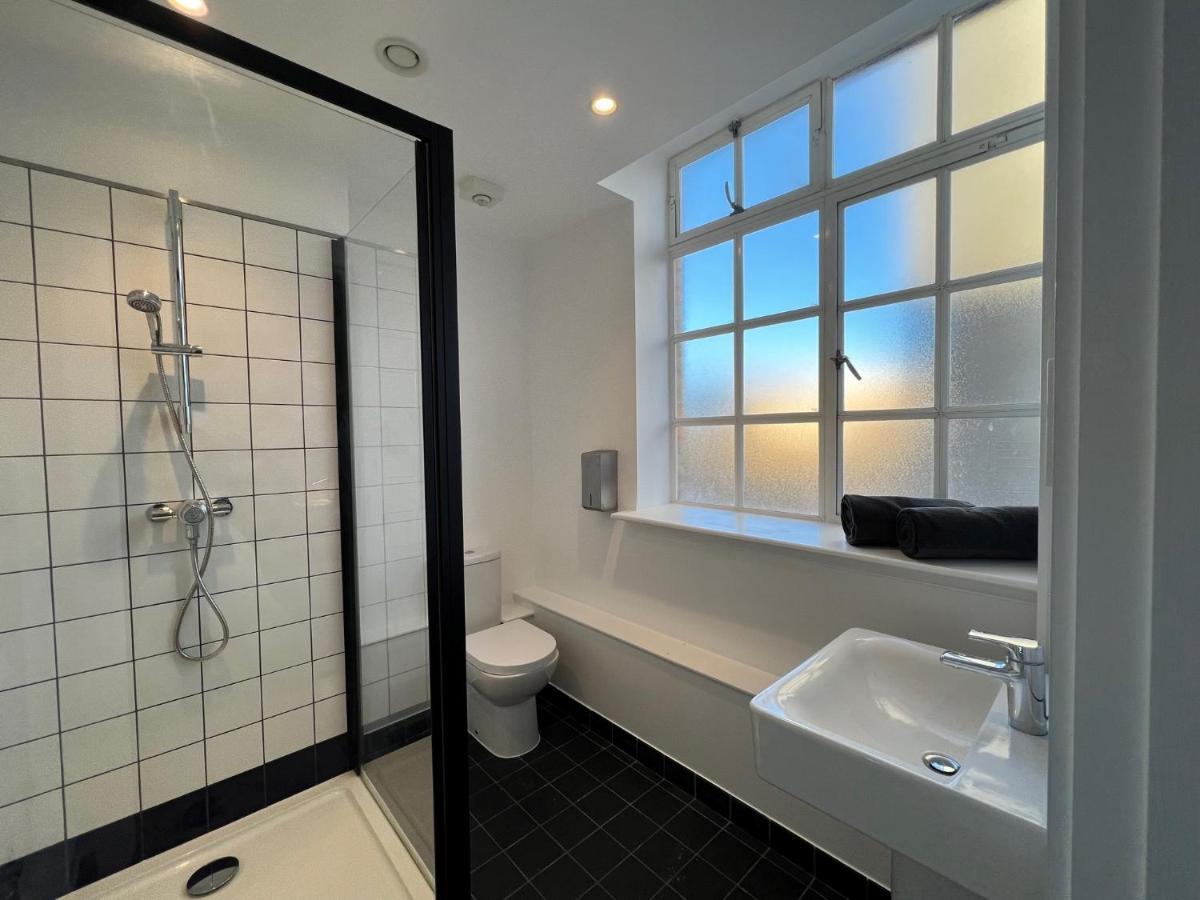 Queen Room with Shared Bathroom,1480290839:JPEG
