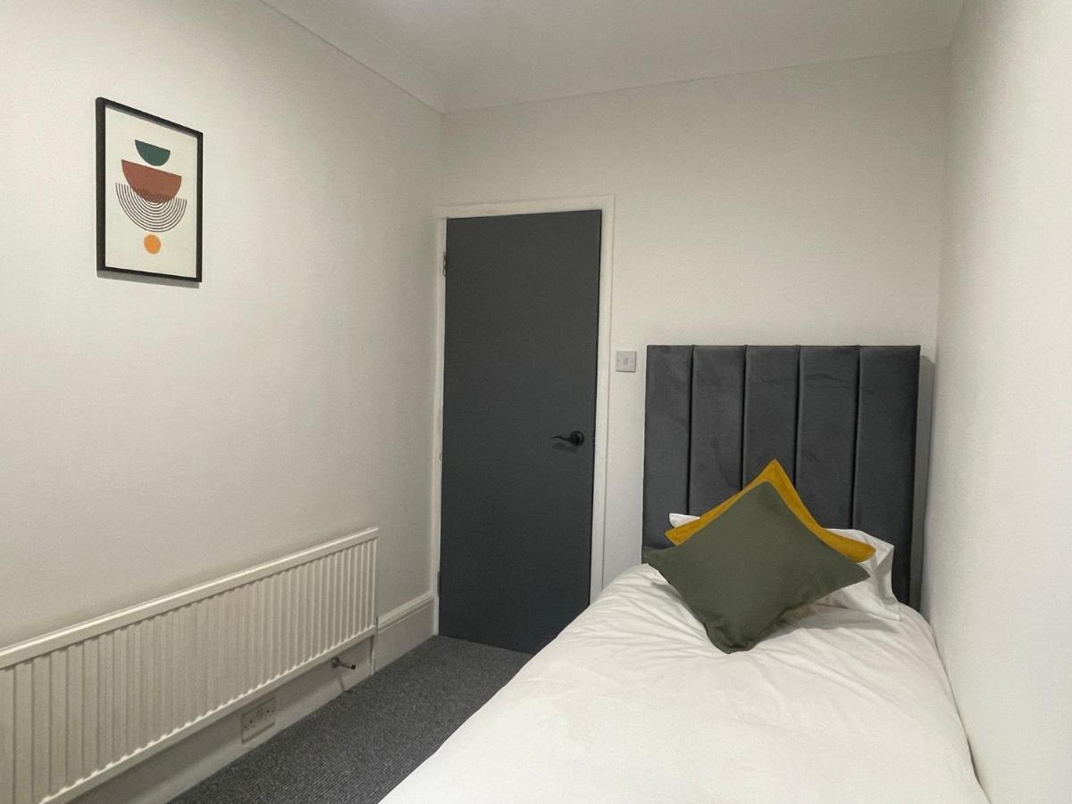 Standard Single Room,1480762892:JPEG