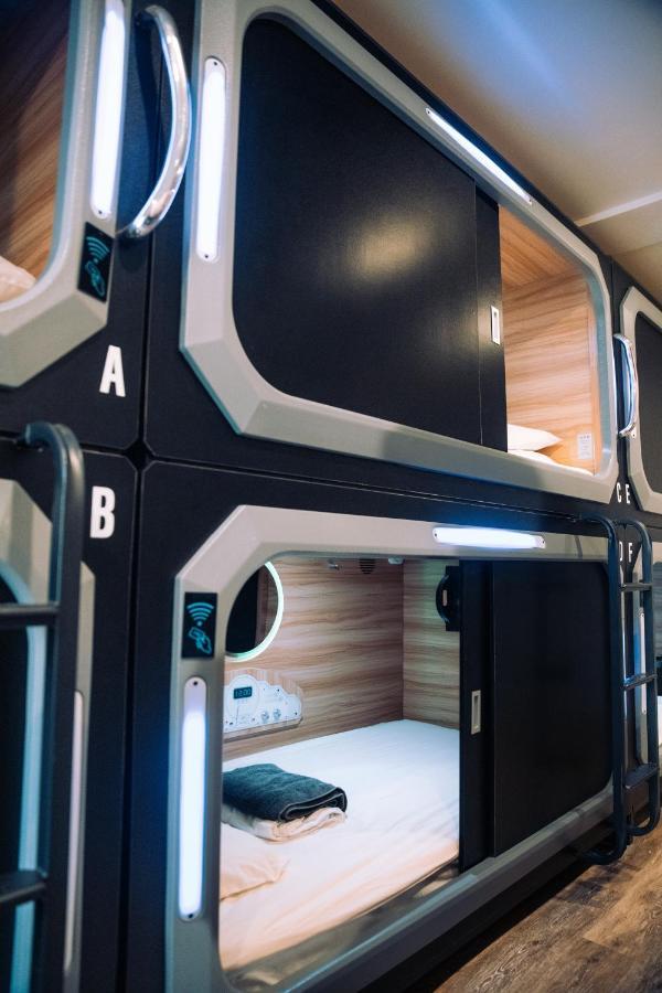 1 BED IN A 6 BED FEMALE LUXURY POD PVT SHOWER,1480710743:JPEG