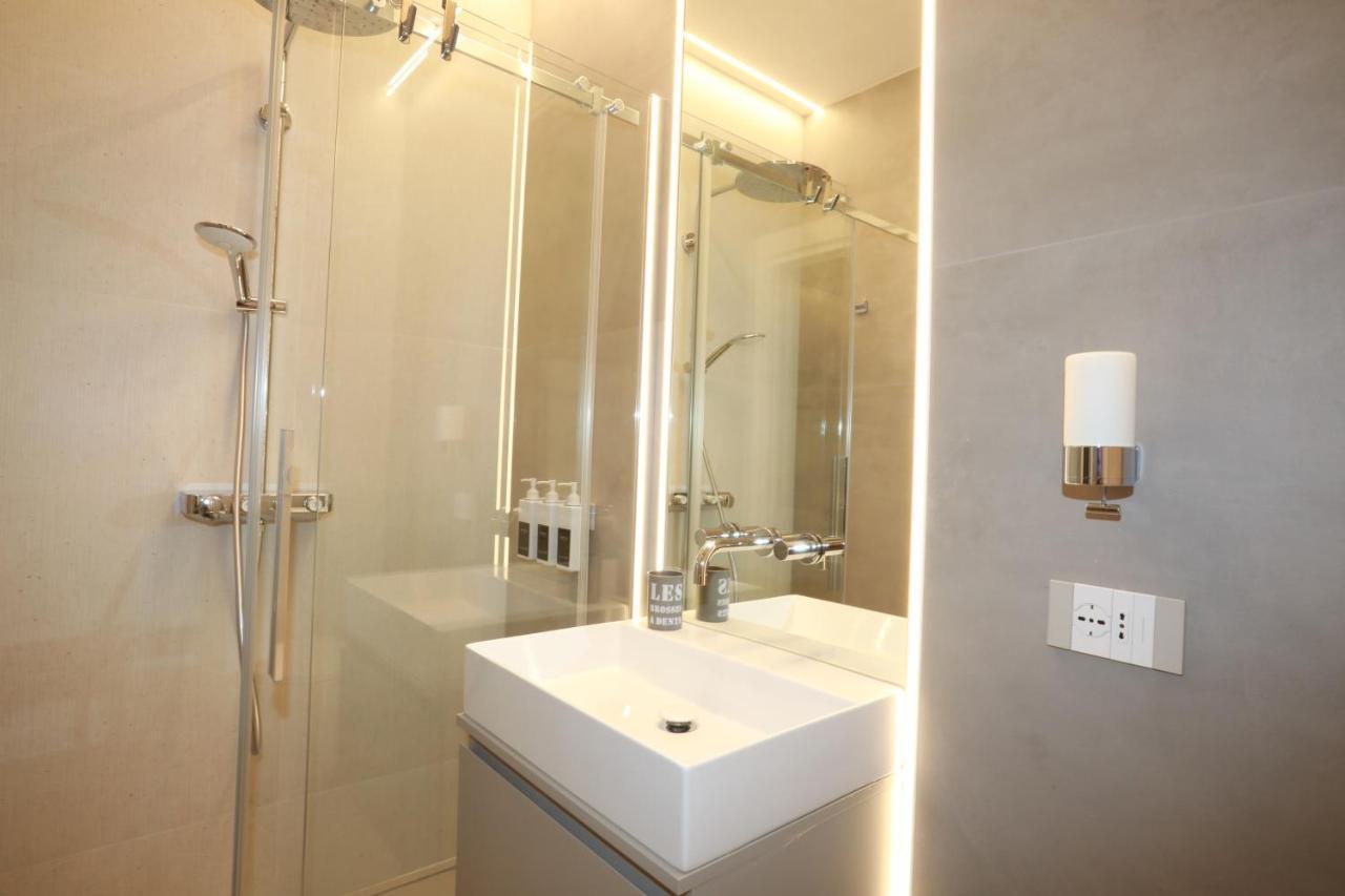 Deluxe Double Room with Balcony,1498083133:JPEG