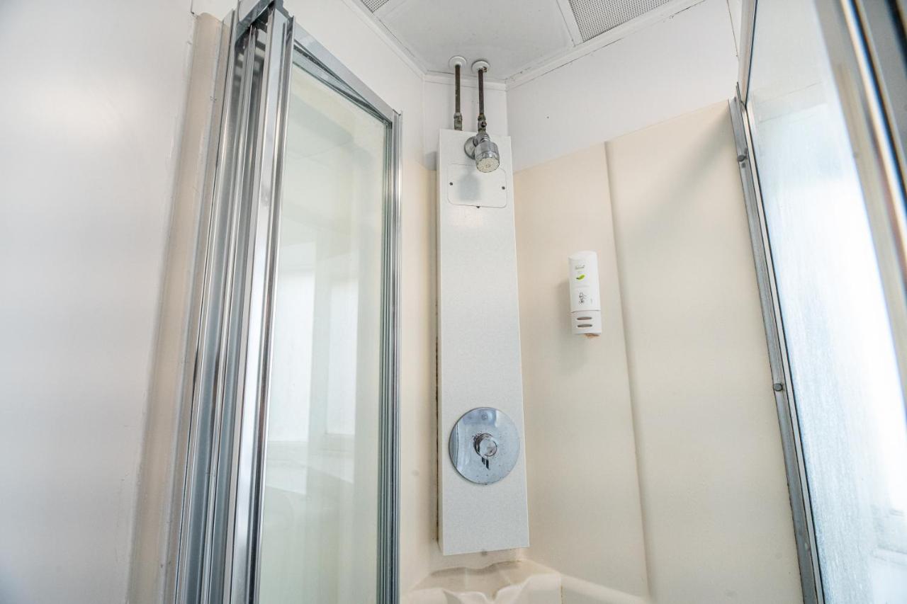 Lit dans Dortoir pour Femmes de 9 Lits avec Salle de Bains Privative