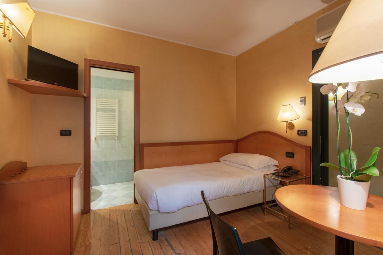 Single Room,1522618594:JPEG