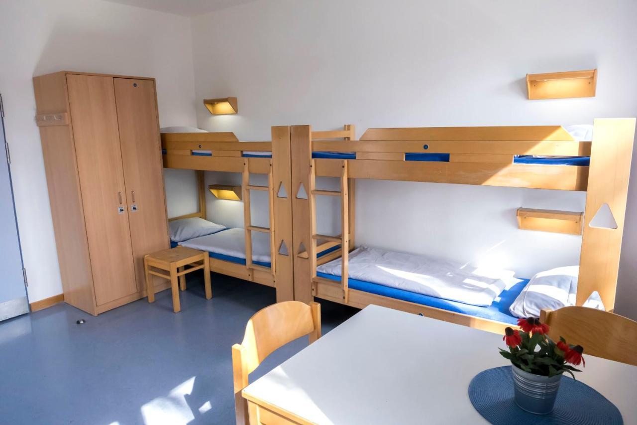1 Bett im Sechsbettzimmer (nur Männer).