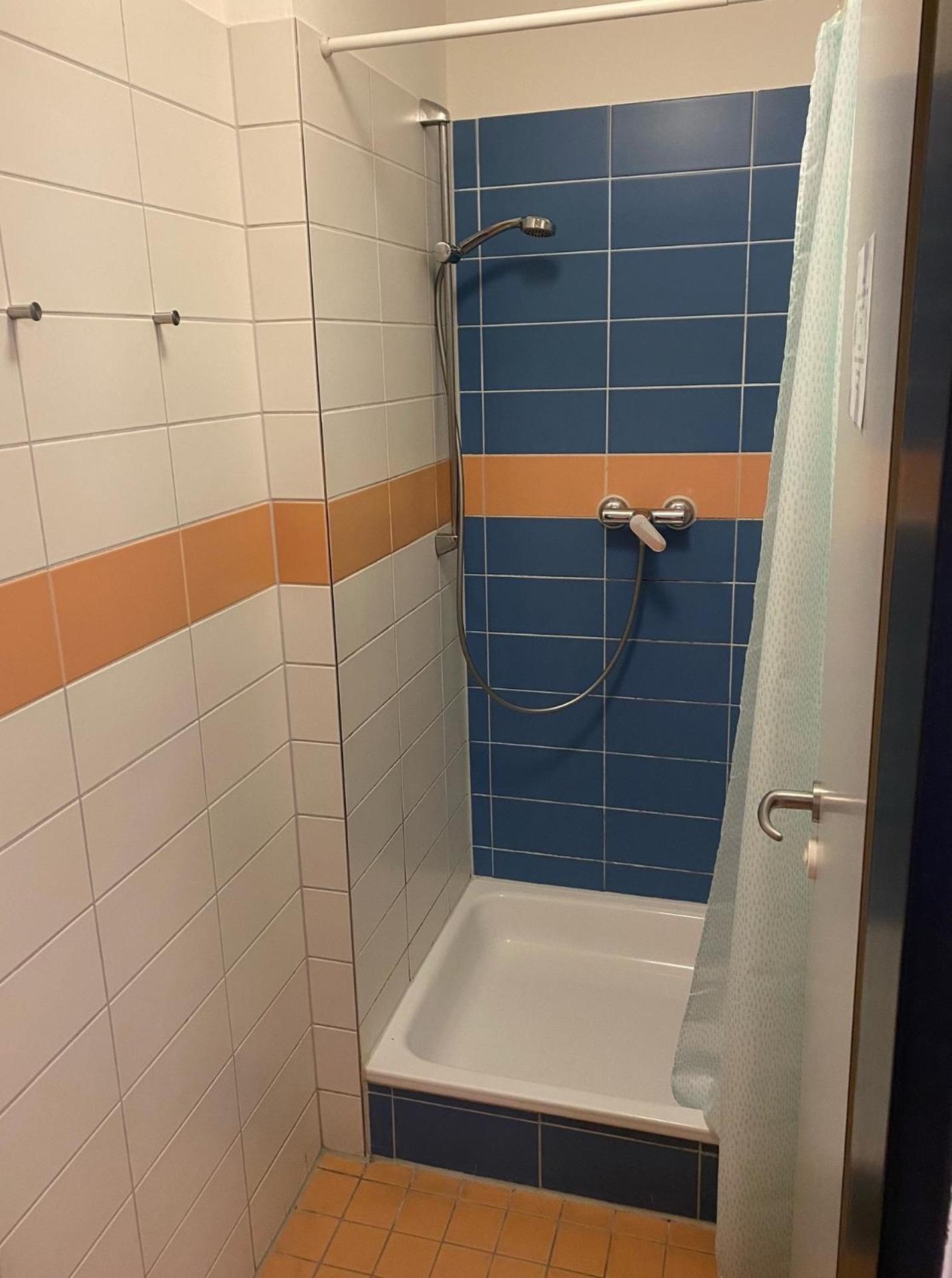 Zweibettzimmer mit Gemeinschaftsbad