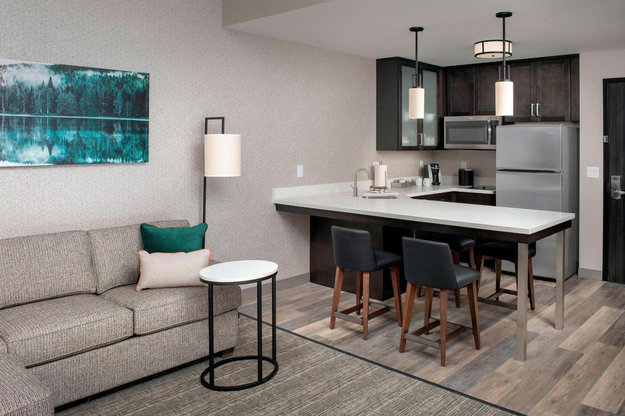 Studio with Two Queen Beds and Sofa bed,1633710281:JPEG