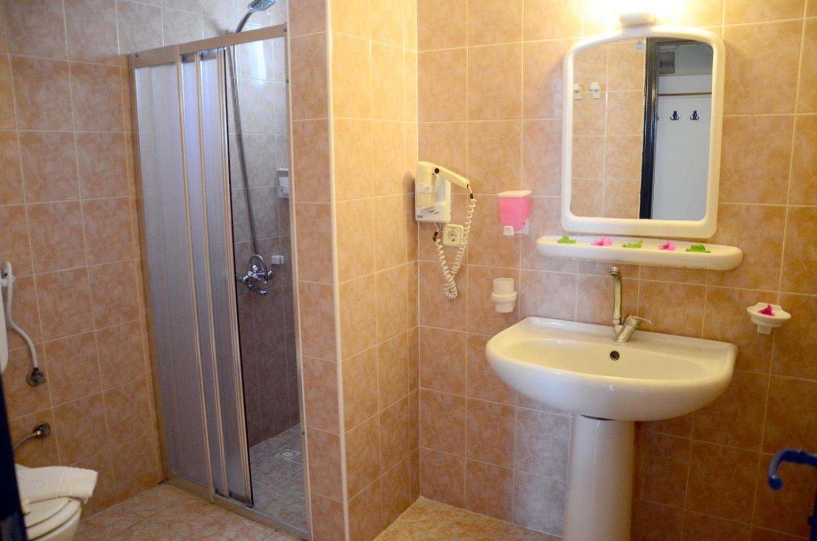 Family Room,1505756884:JPEG