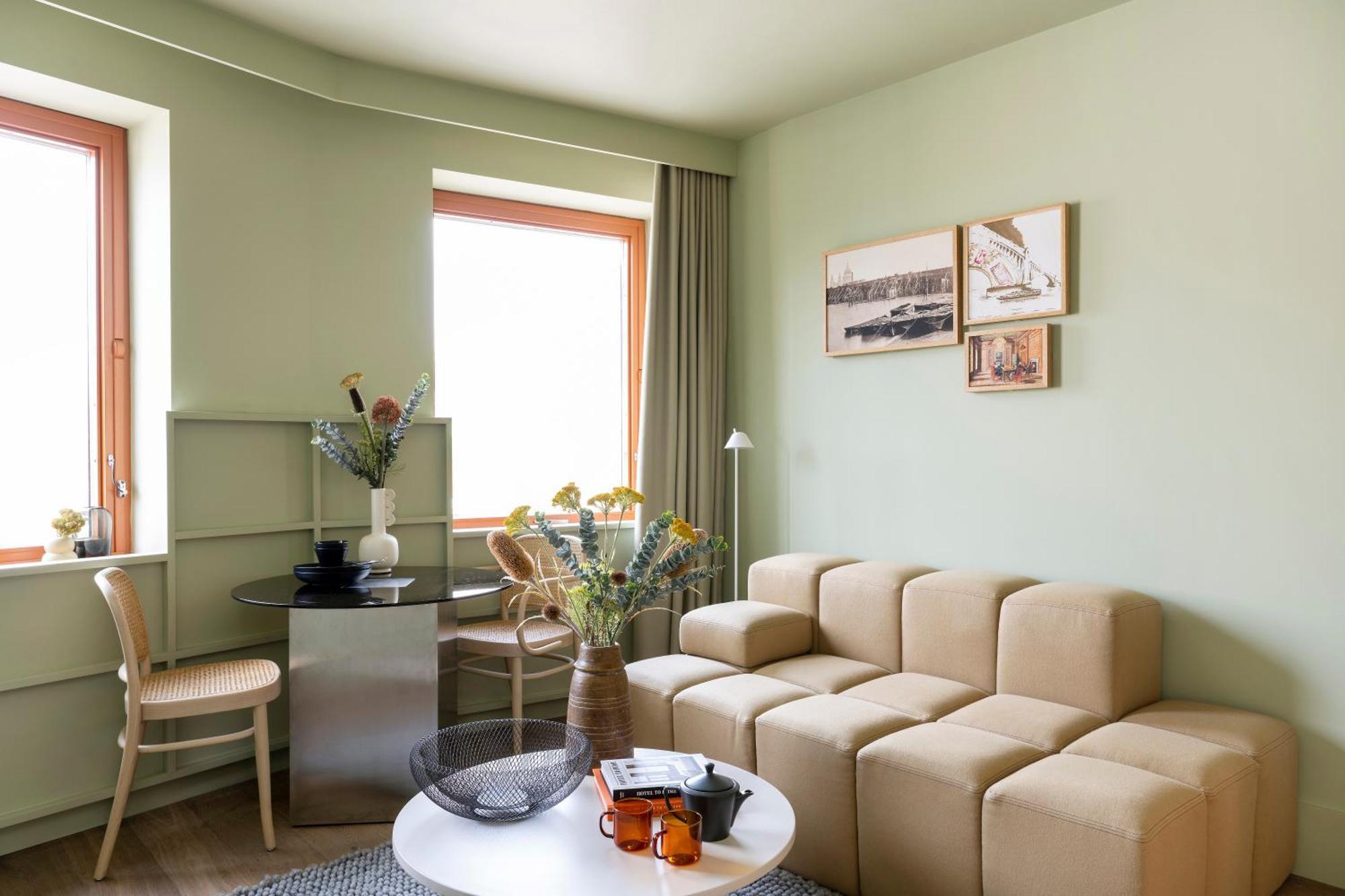 One Bedroom Open Plan Suite,1509546328:JPEG