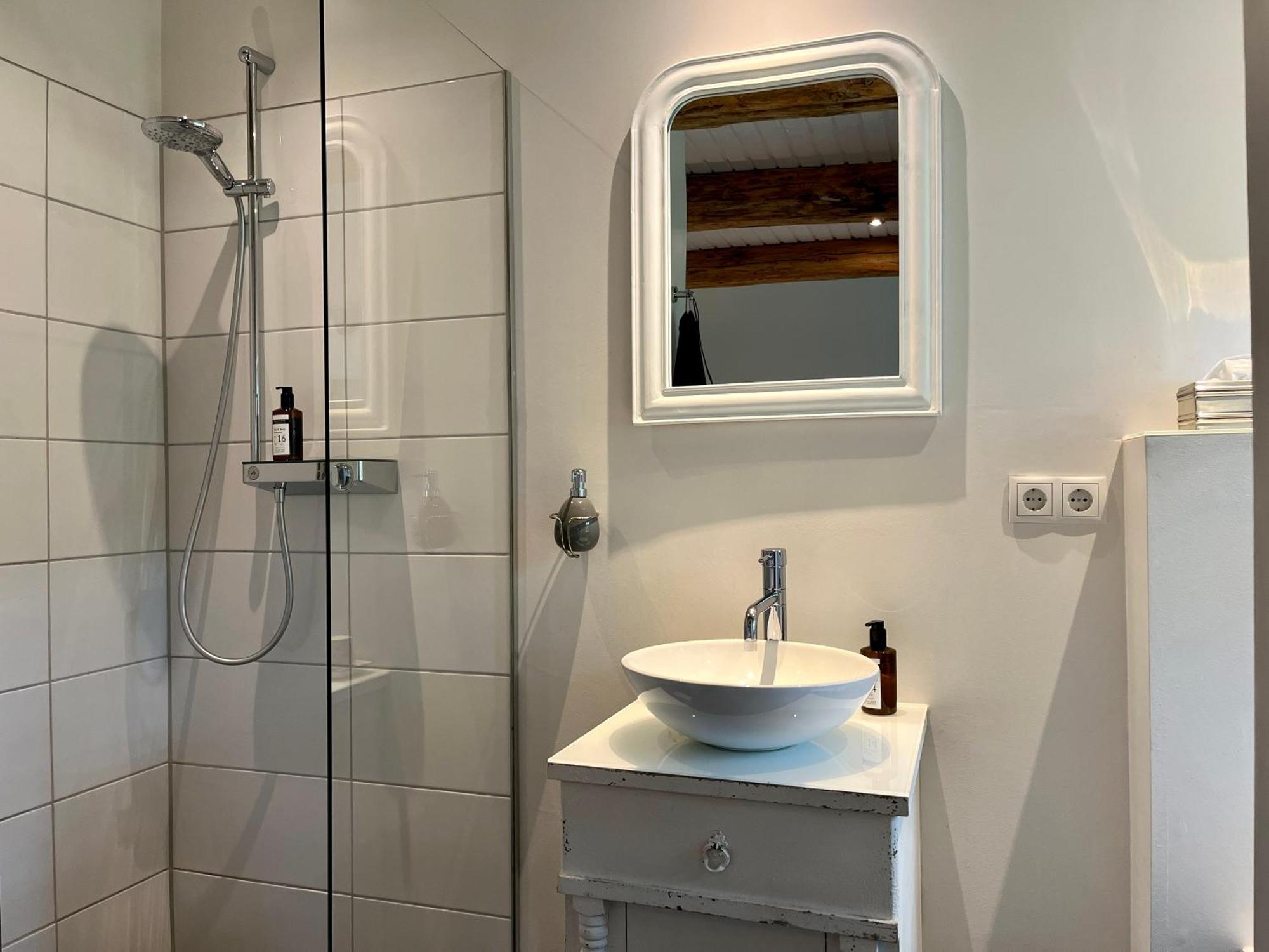 Single Room,1519044133:JPEG