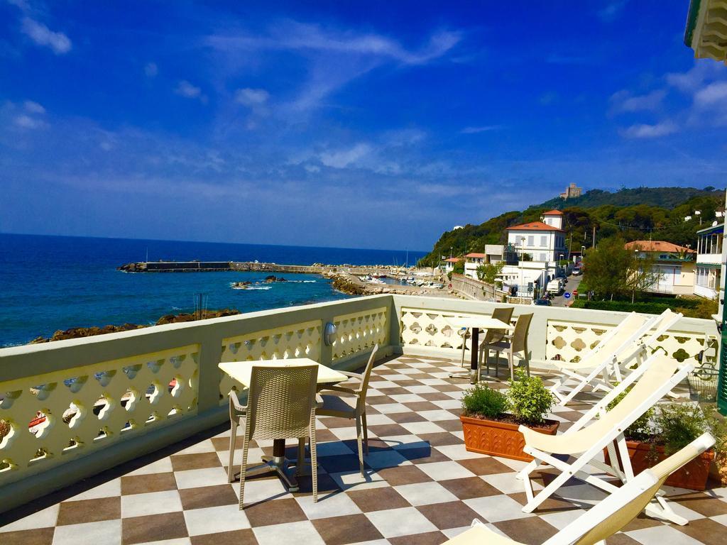 Camera Matrimoniale con Vista Mare e Terrazza
