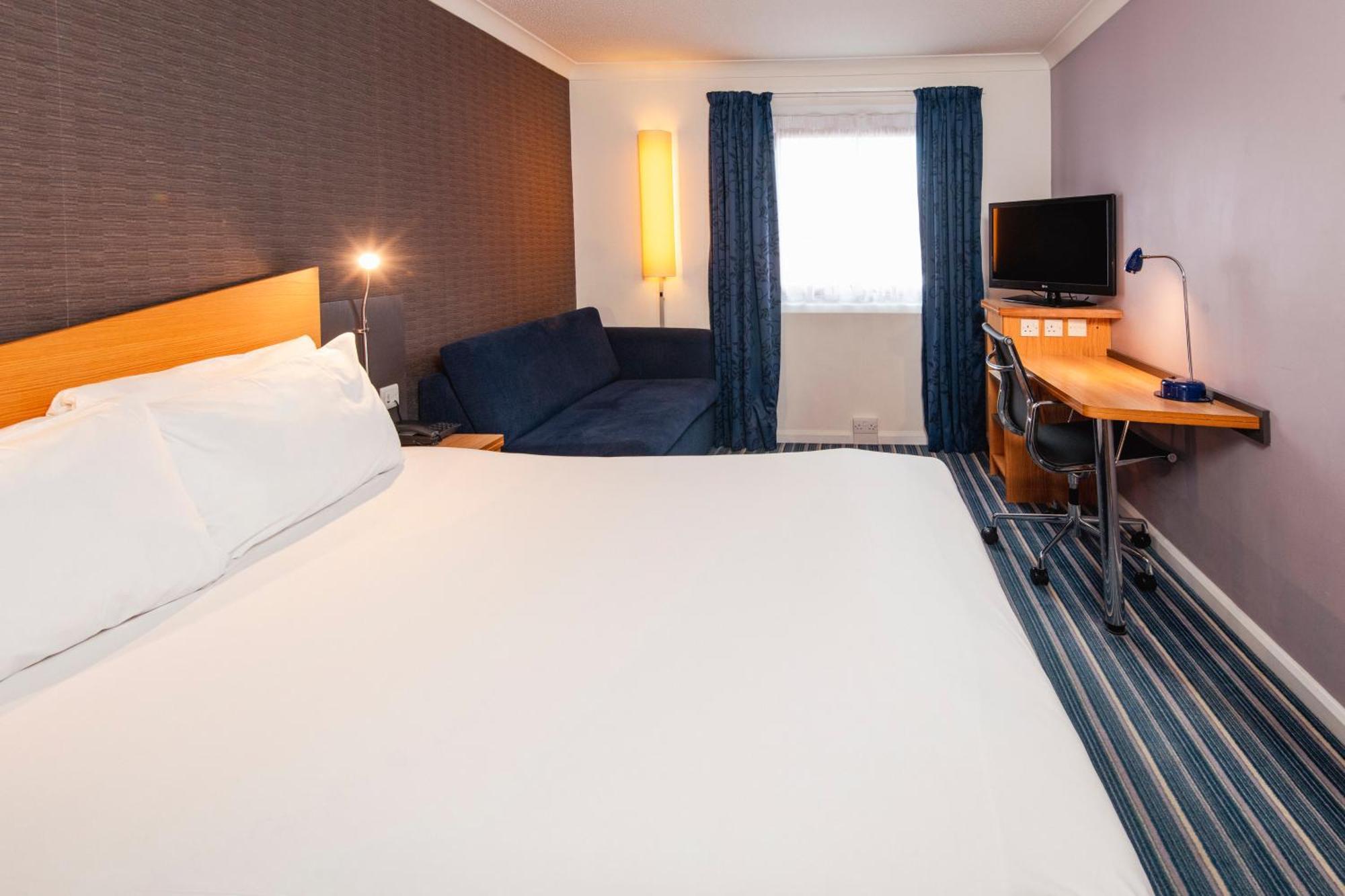 Standard Double Room with Sofa Bed and Free Hot Breakfast,1705553542:JPEG