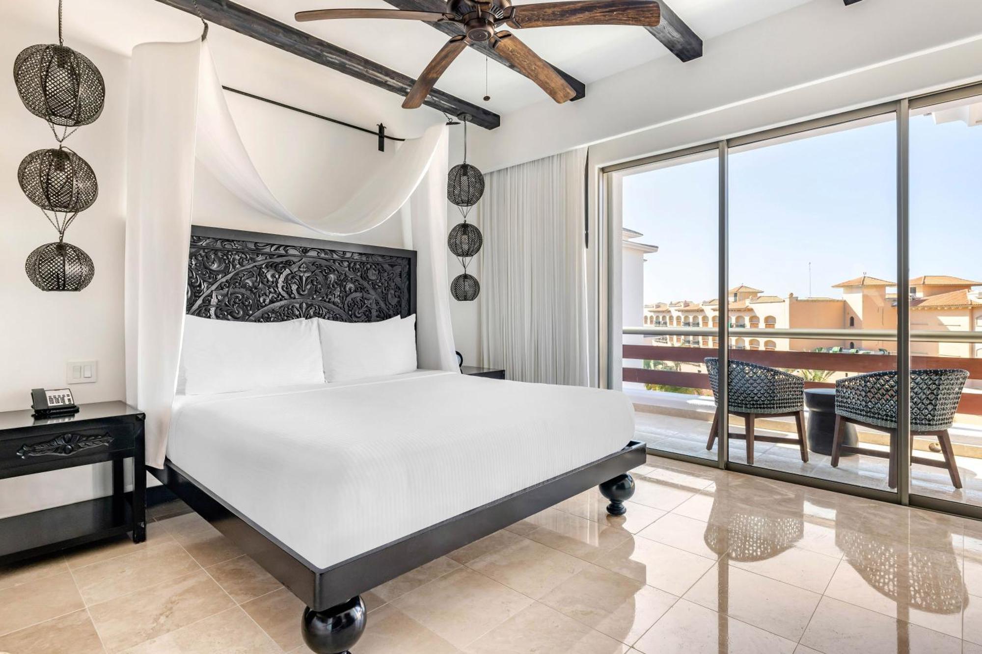 One Bedroom King Suite with Balcony,1526546404:JPEG
