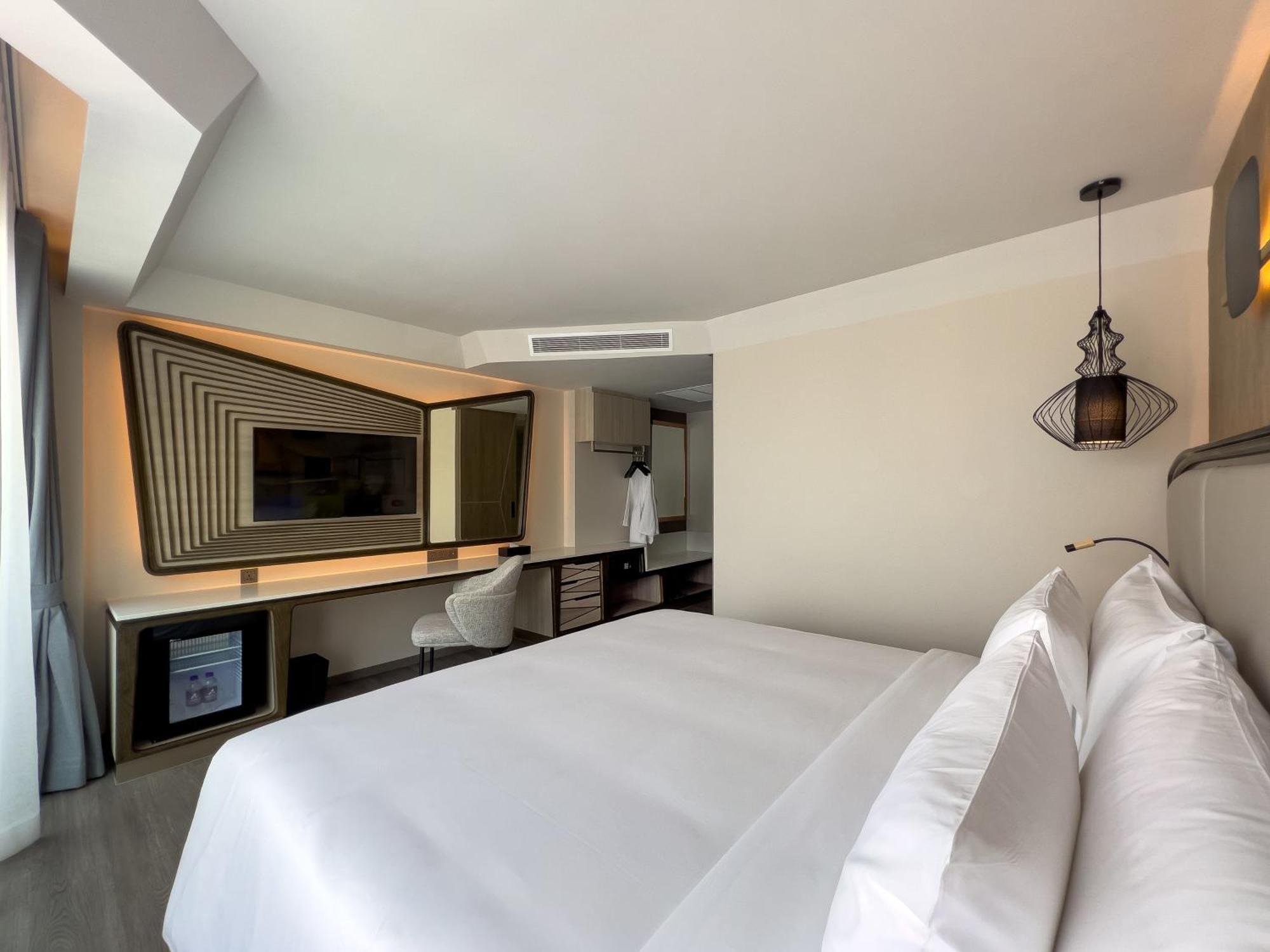 Deluxe king bed room