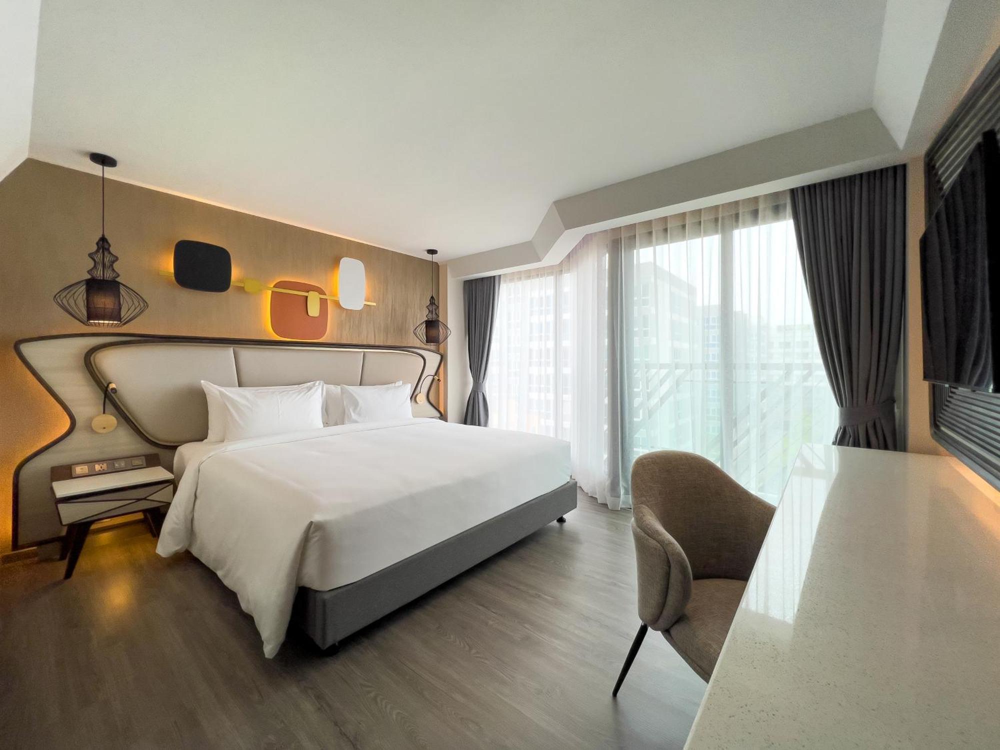Deluxe king bed room