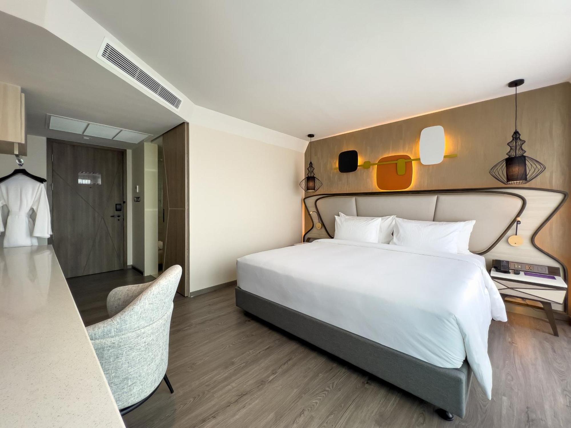 Deluxe king bed room