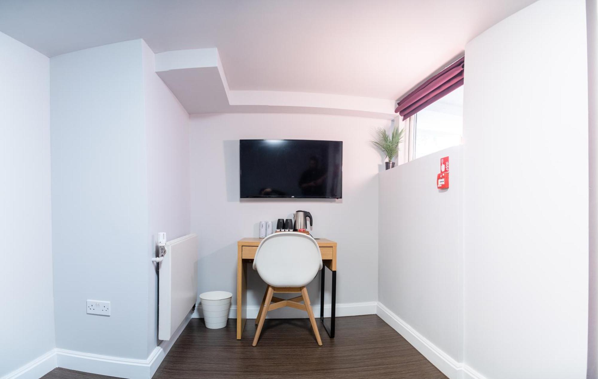 Quarto Duplo com Casa de Banho Privativa