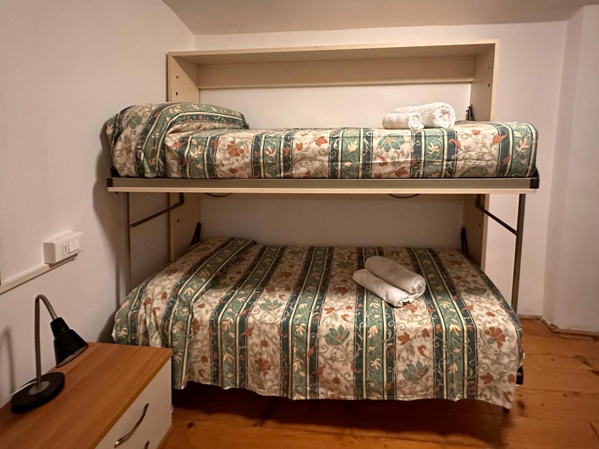 Twin Room,1532175067:JPEG