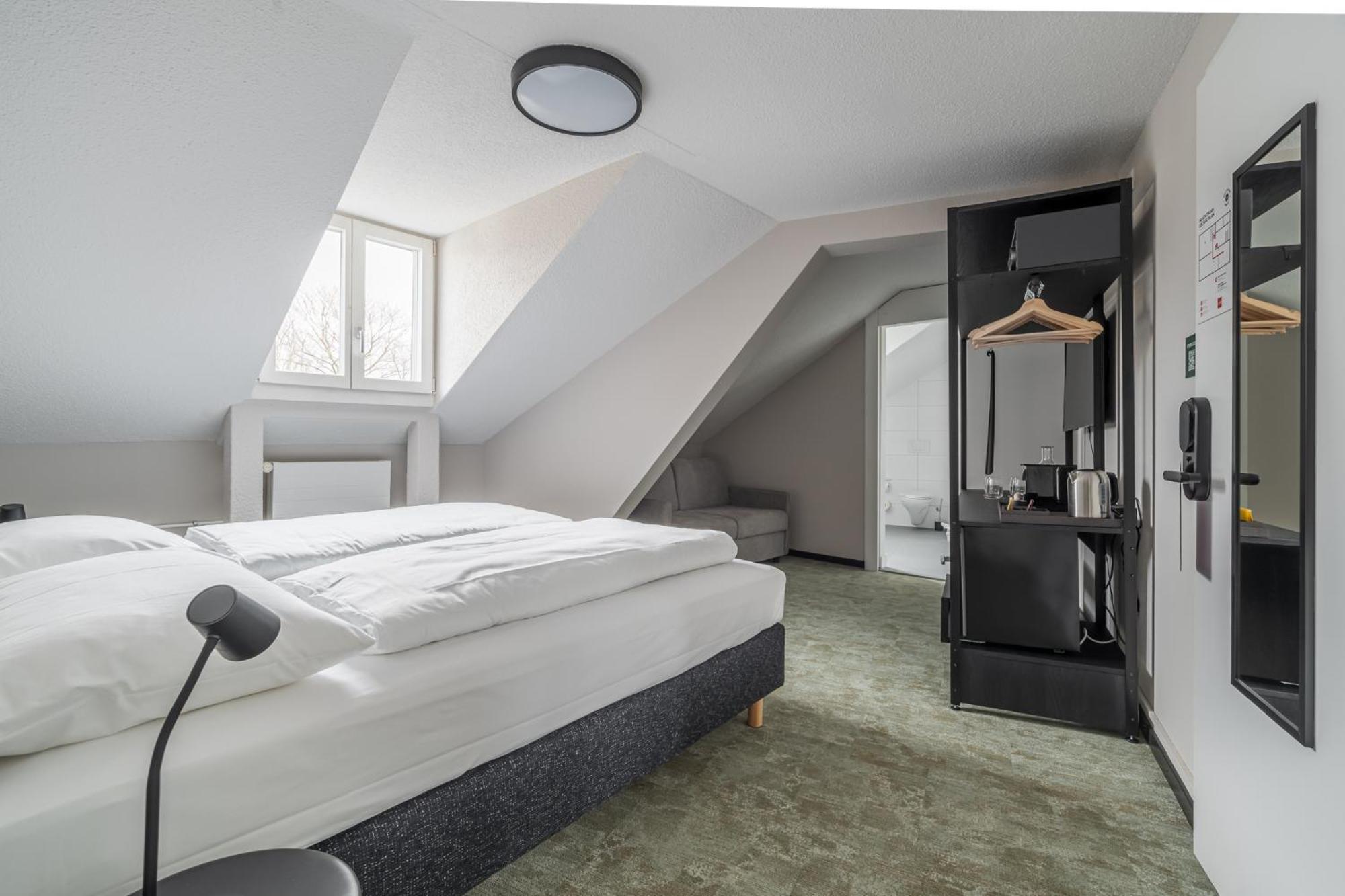 Superior Rooftop 6-Bed Room