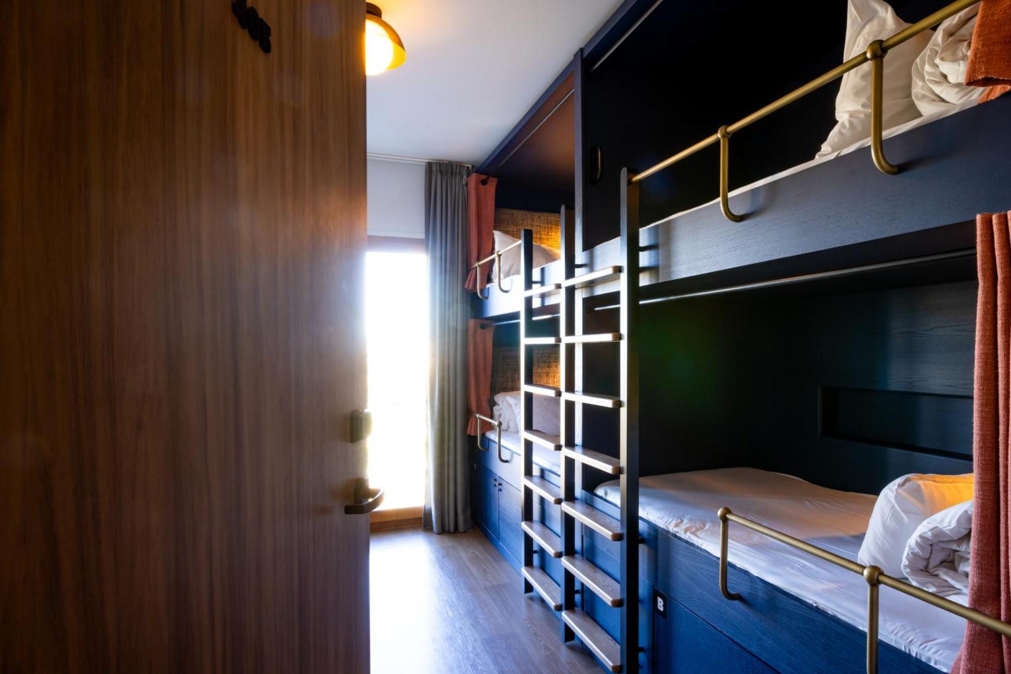 Bed 8-Bed Mixed Dormitory Room