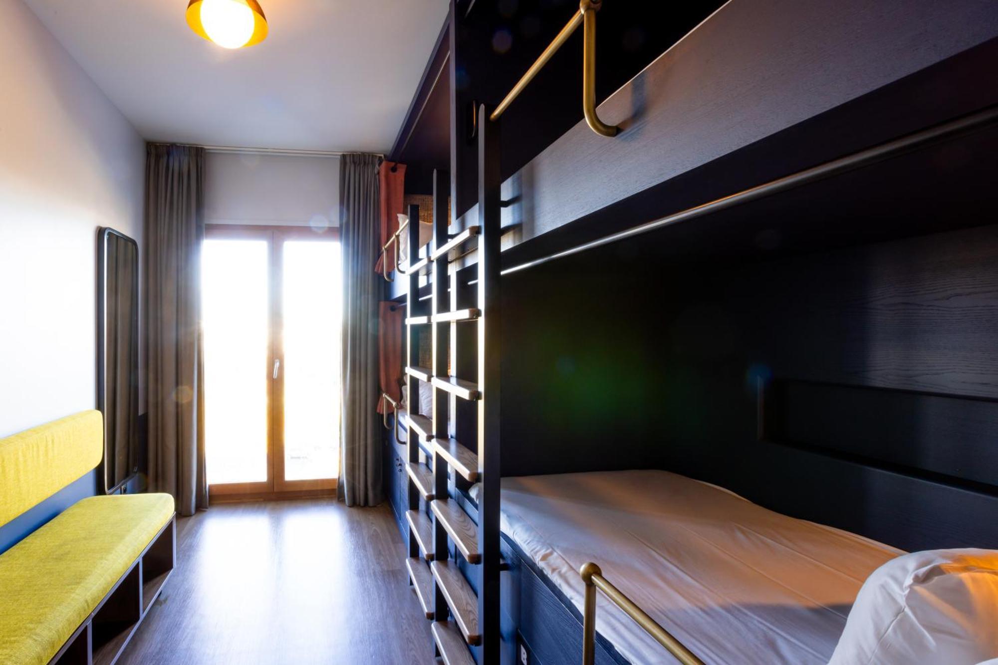 Bed 8-Bed Mixed Dormitory Room