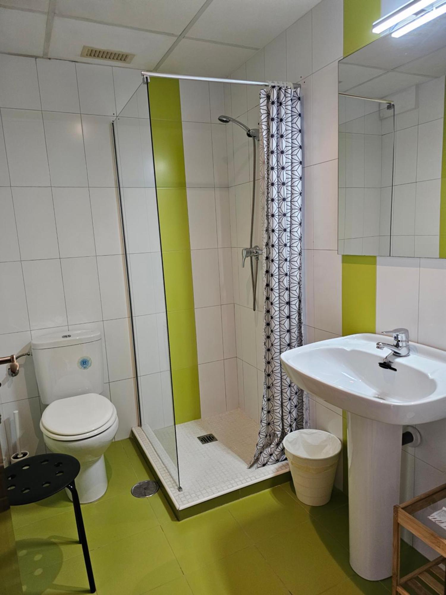One-Bedroom Apartment,1534303714:JPEG