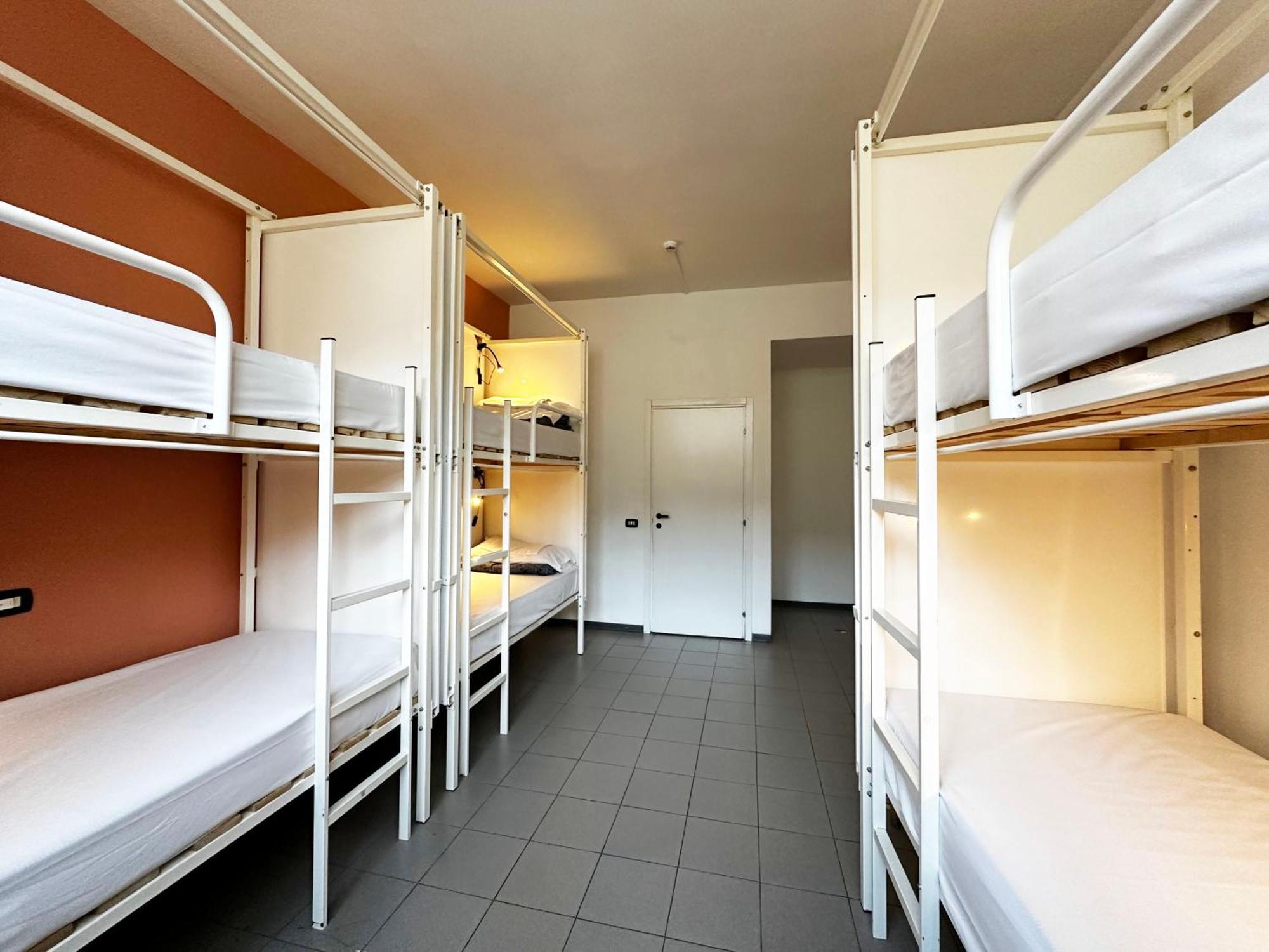 Lit dans Dortoir pour Femmes de 4 Lits