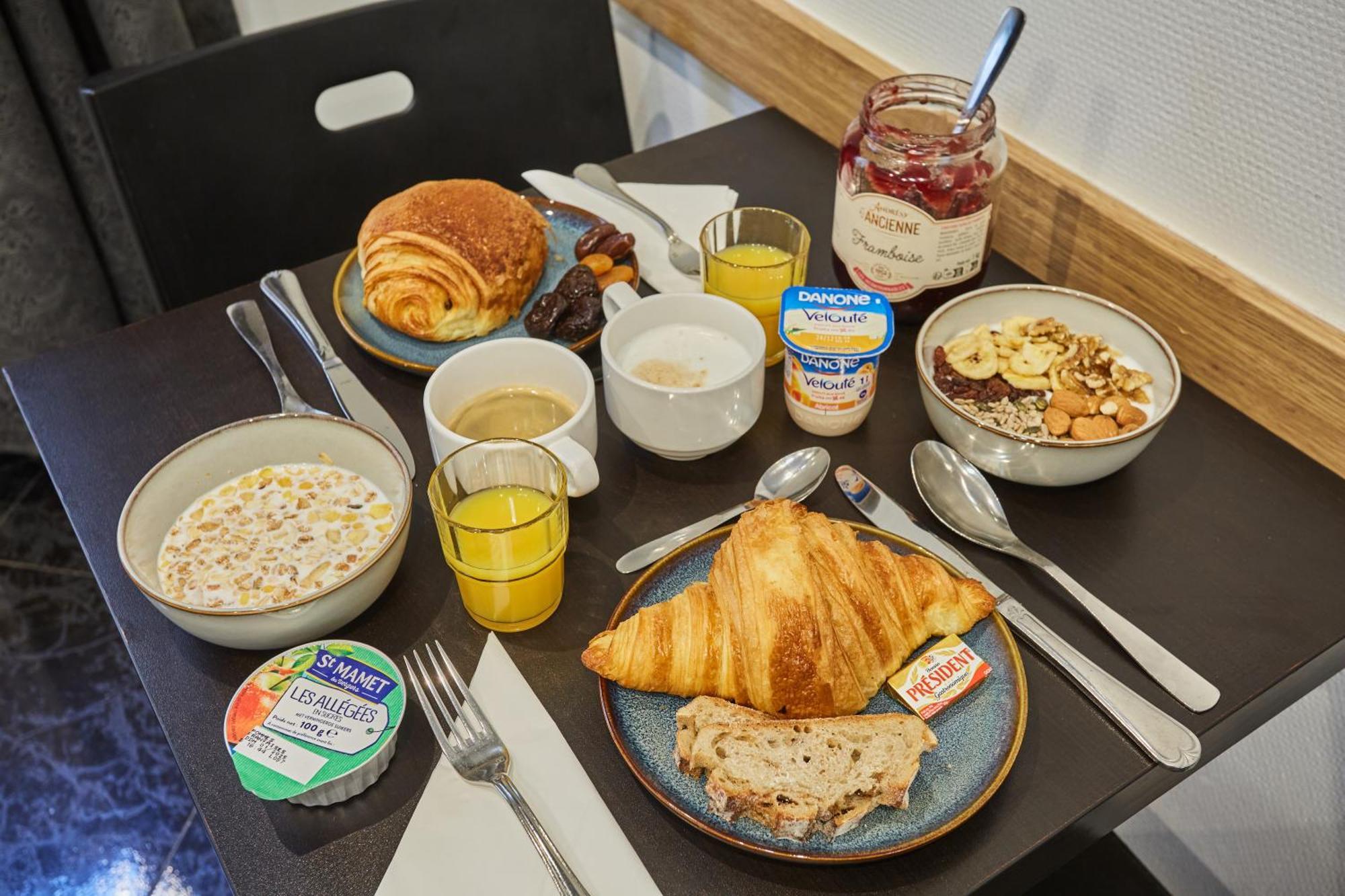 Double Room,1537075441:JPEG