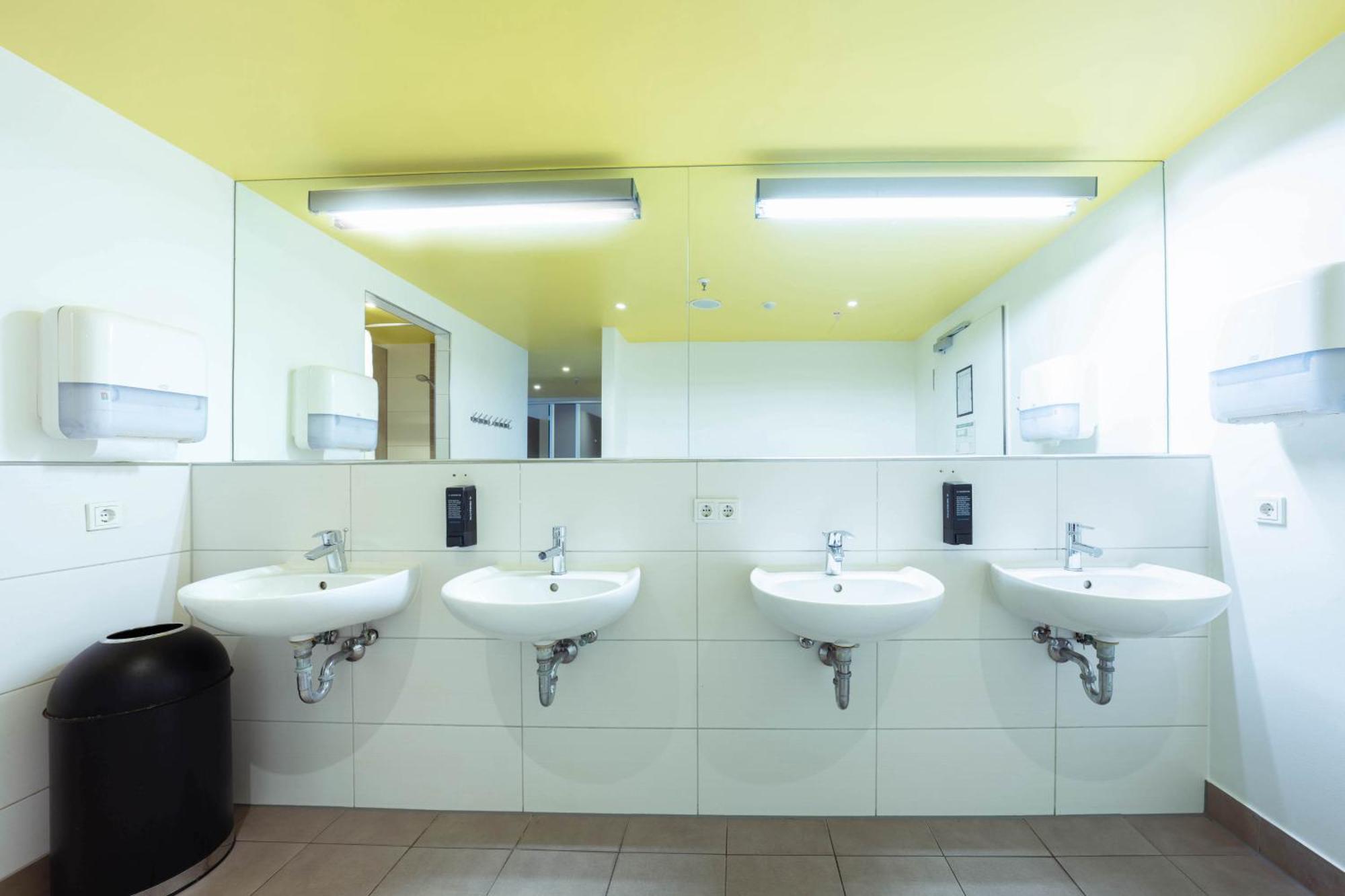 Kamer met 6 Bedden en een Gedeelde Badkamer