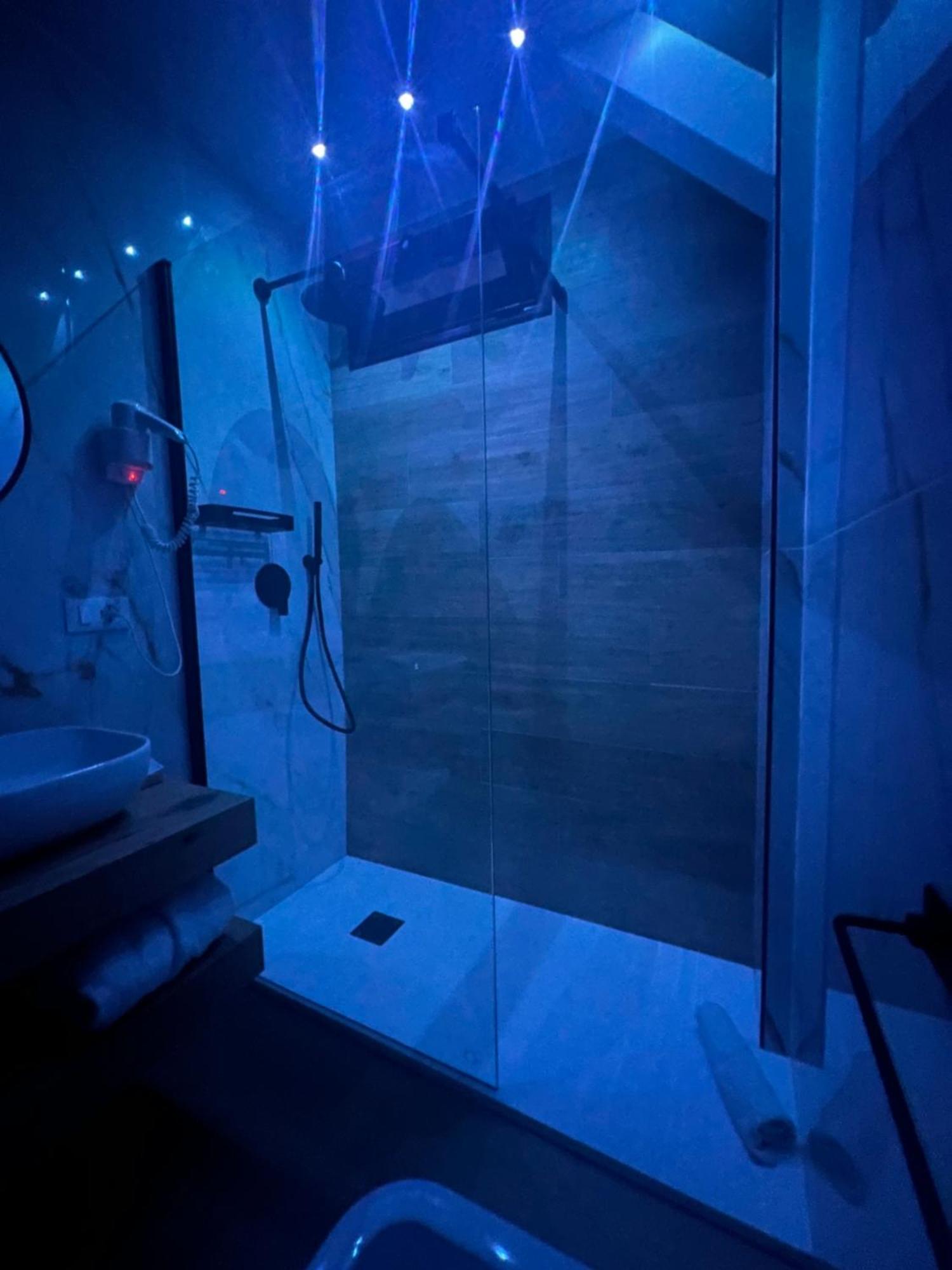 King Room Spa Bath