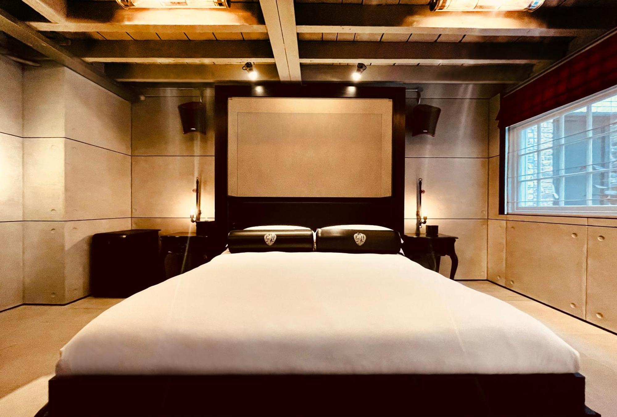 One-Bedroom Signature Apartment,1543440697:JPEG