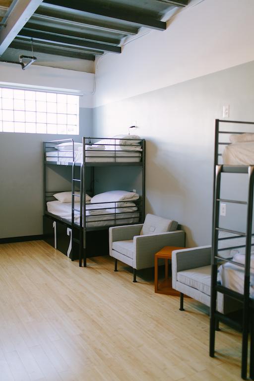 Cama em Dormitório Misto com 6 Camas