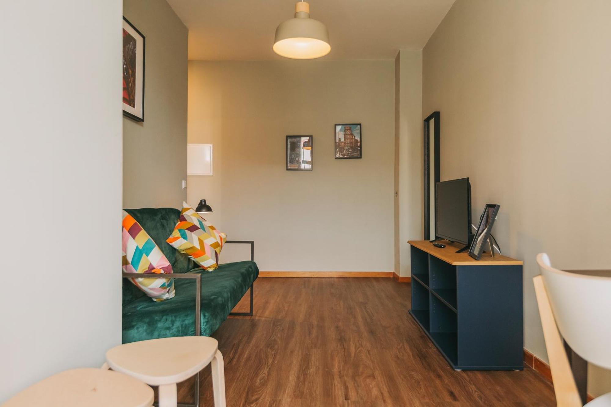 One-Bedroom Apartment
