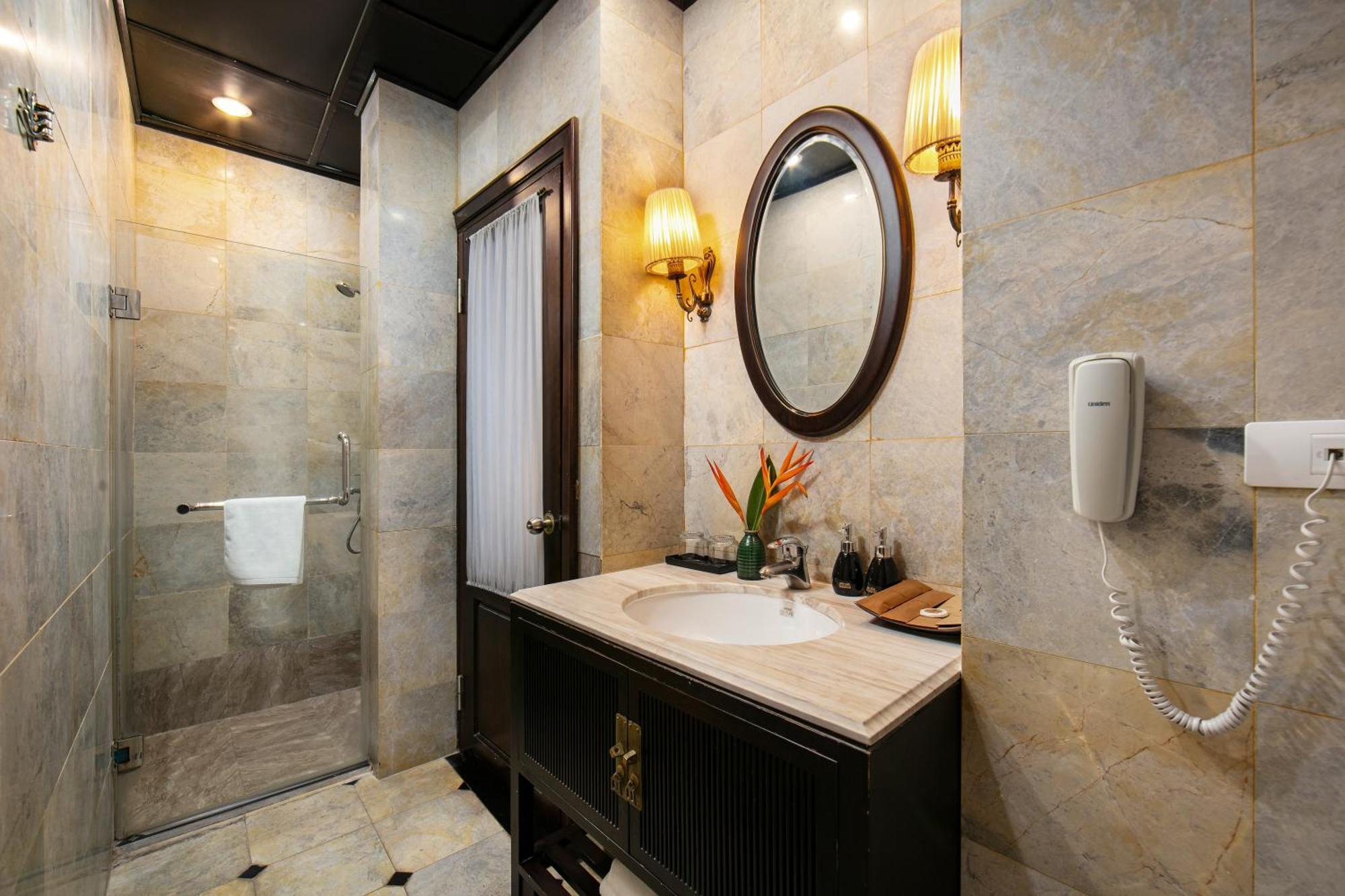 Deluxe Double or Twin Room with City View