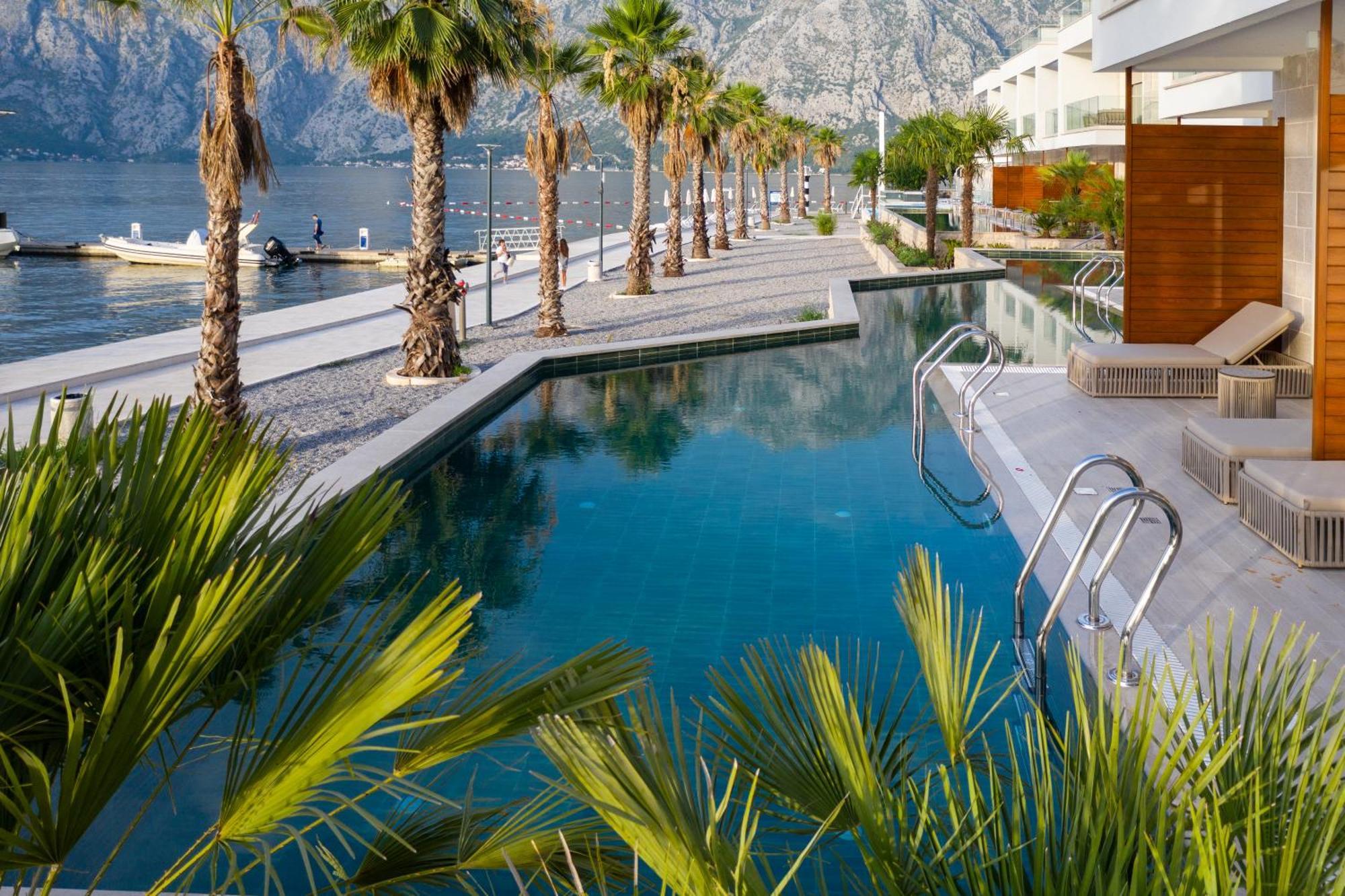 Premium One-Bedroom Apartment with Pool,1548028312:JPEG