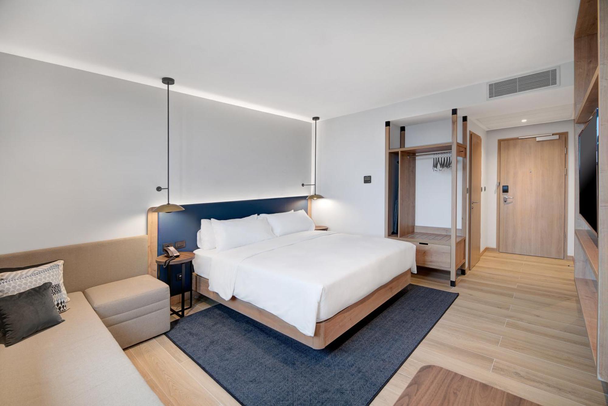 King Room with Sofa Bed,1536954565:JPEG