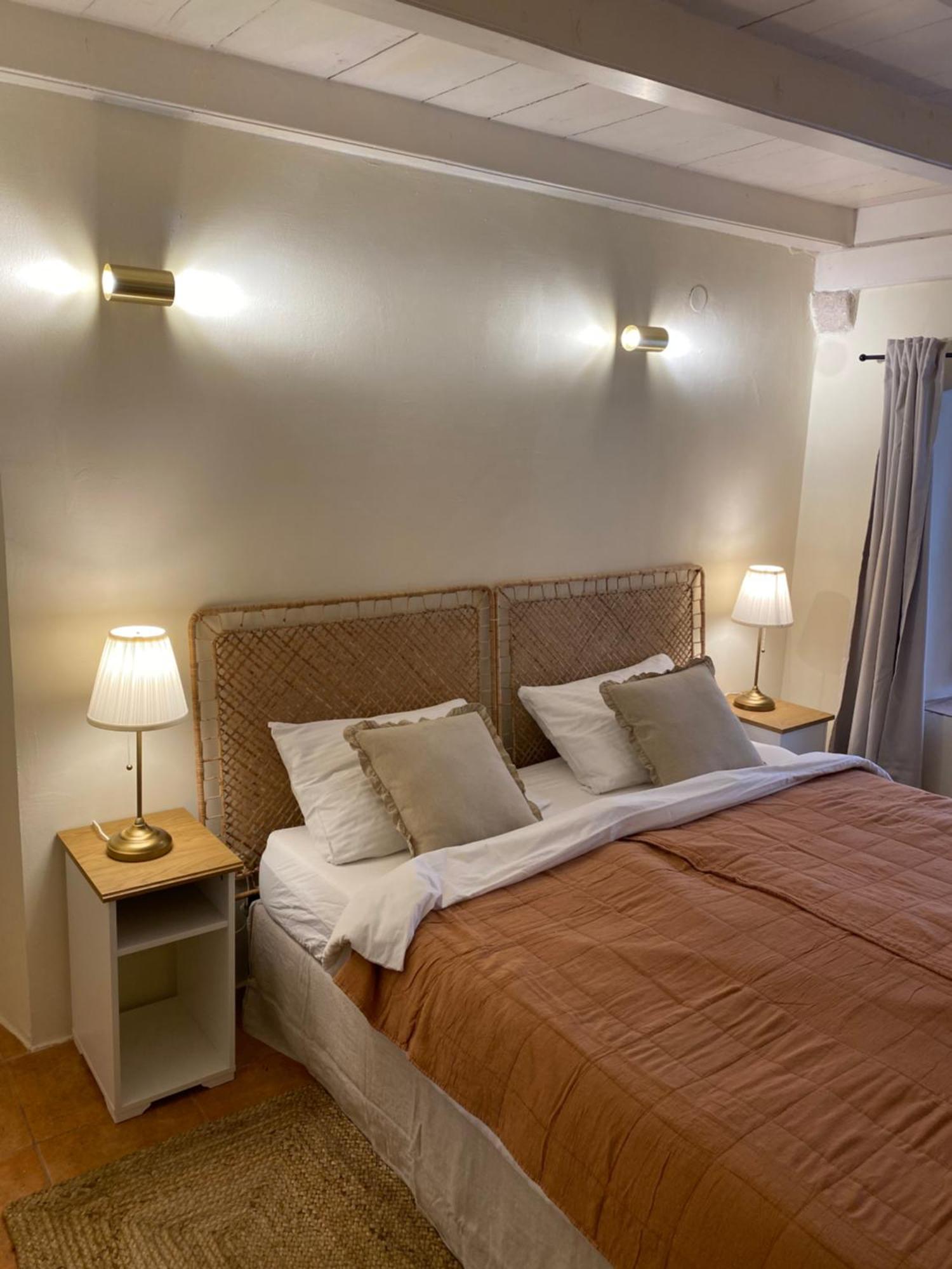 King Room (address: Naljeskoviceva 12)