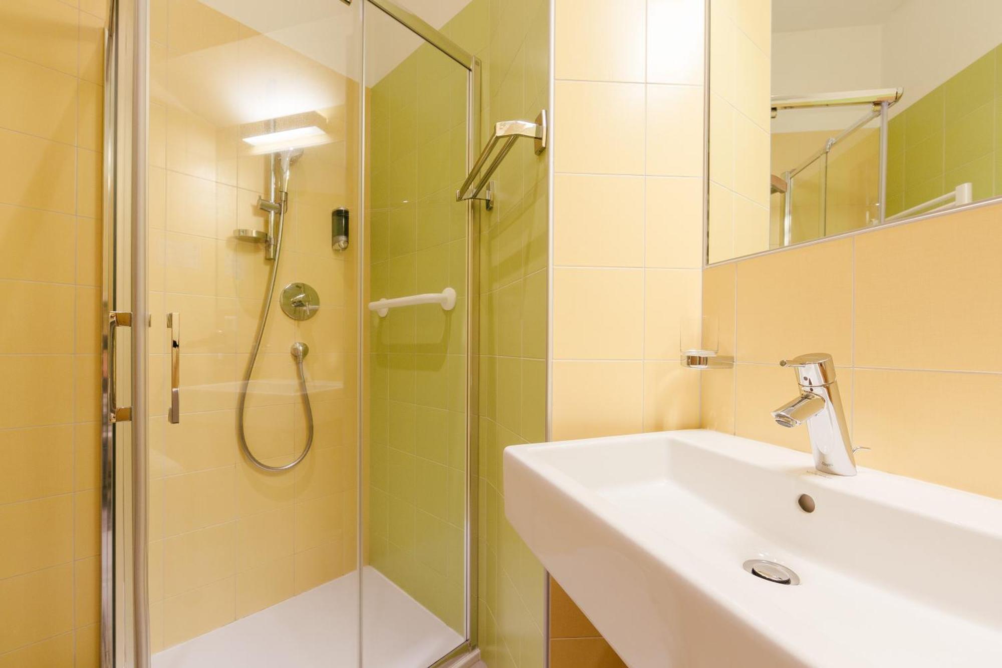 Single Room,1552568332:JPEG