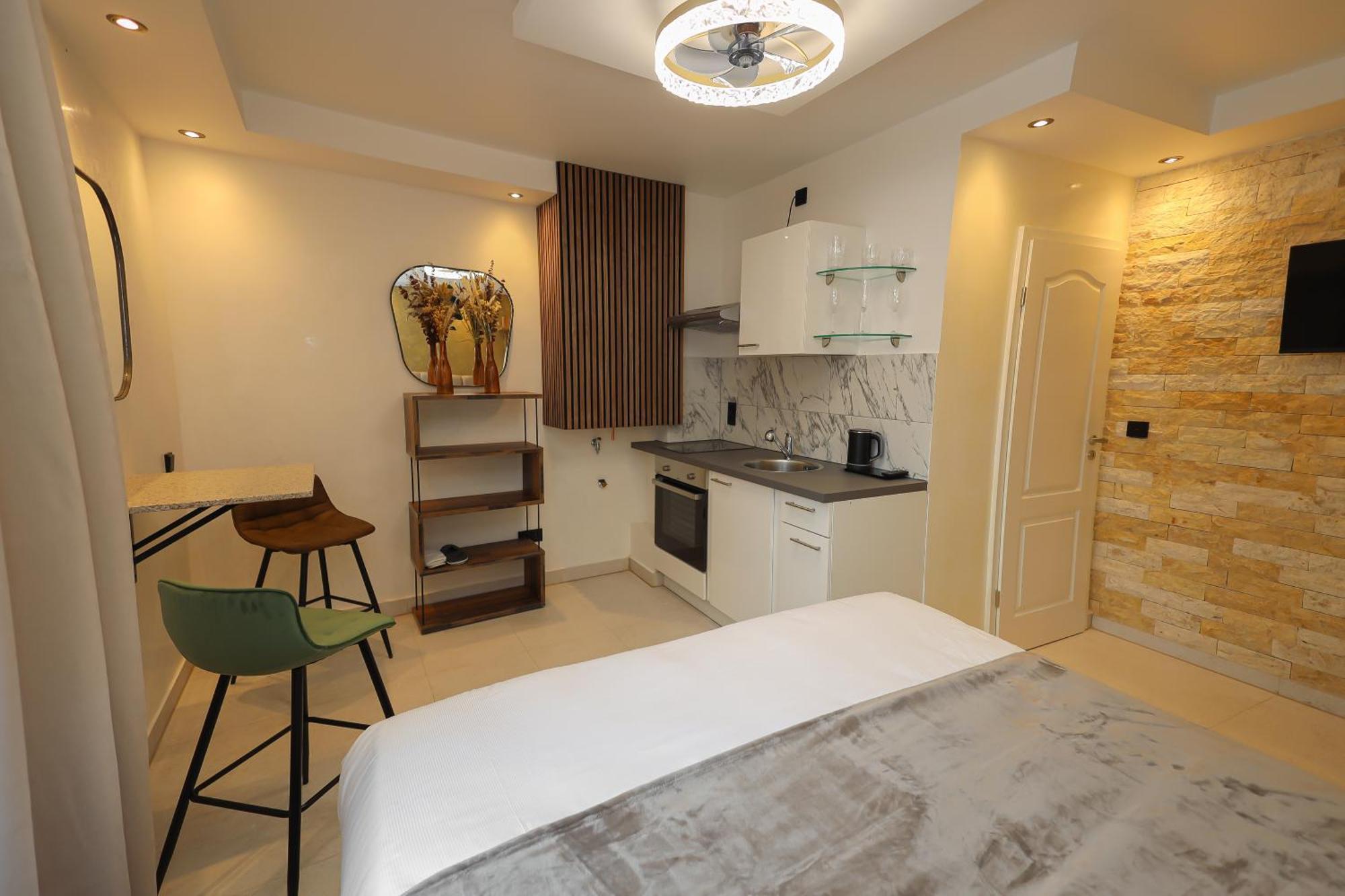 Junior Suite,1554190078:JPEG