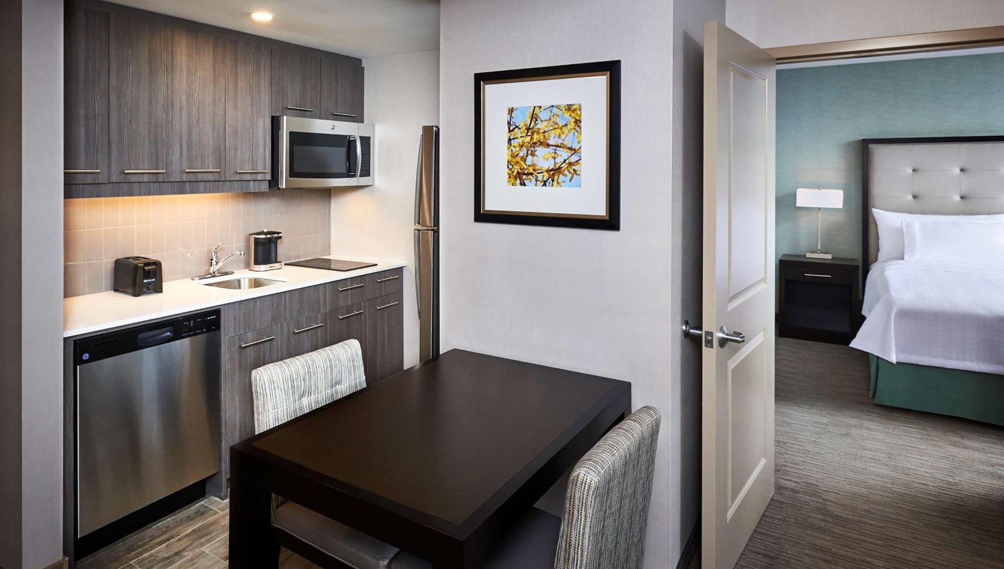 One-Bedroom King Suite - Non-Smoking