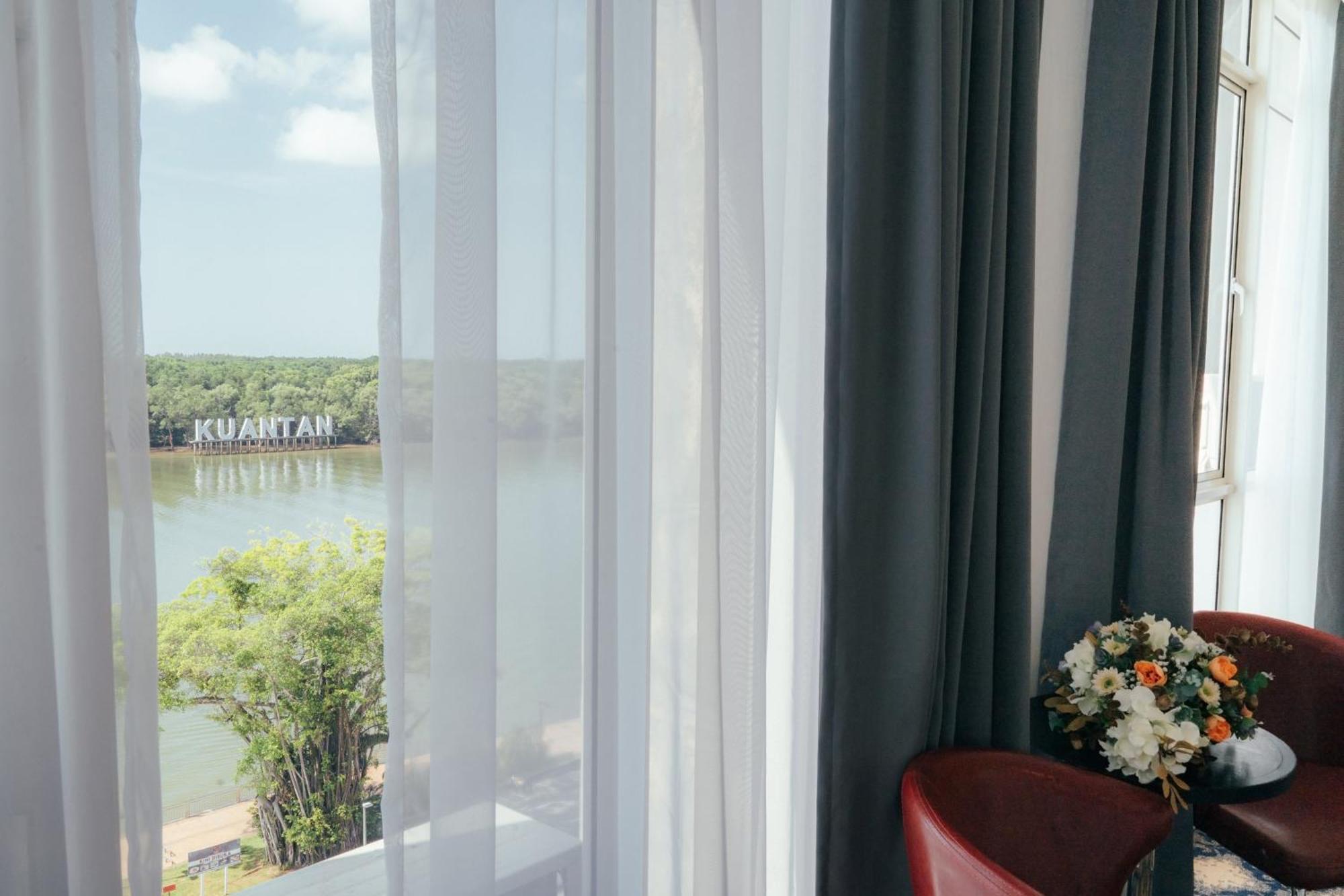Premier Deluxe King River View