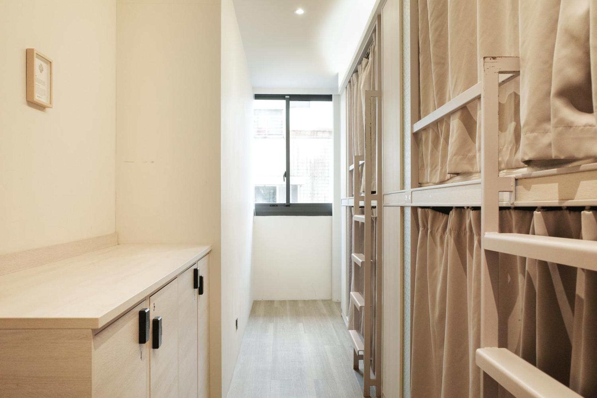 Bed 4-Bed Mixed Dormitory Room