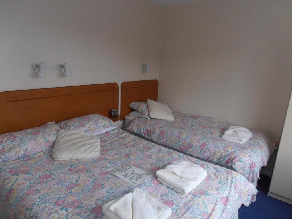 Queen Room with Two Queen Beds - Pool Side