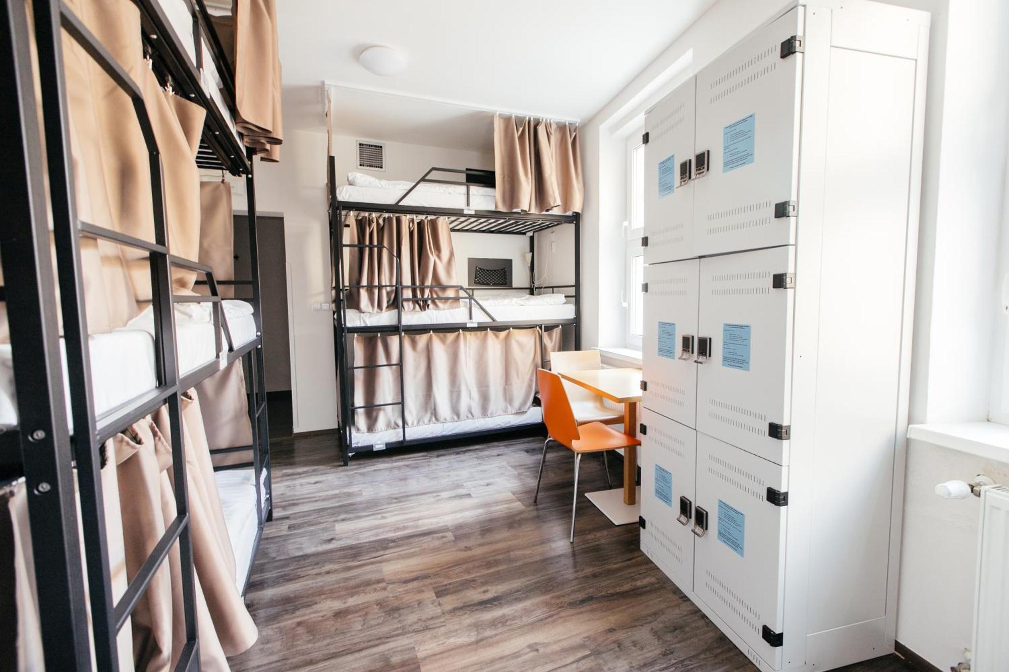 Single Bed 12-Bed Mixed Dormitory Room,1581224495:JPEG