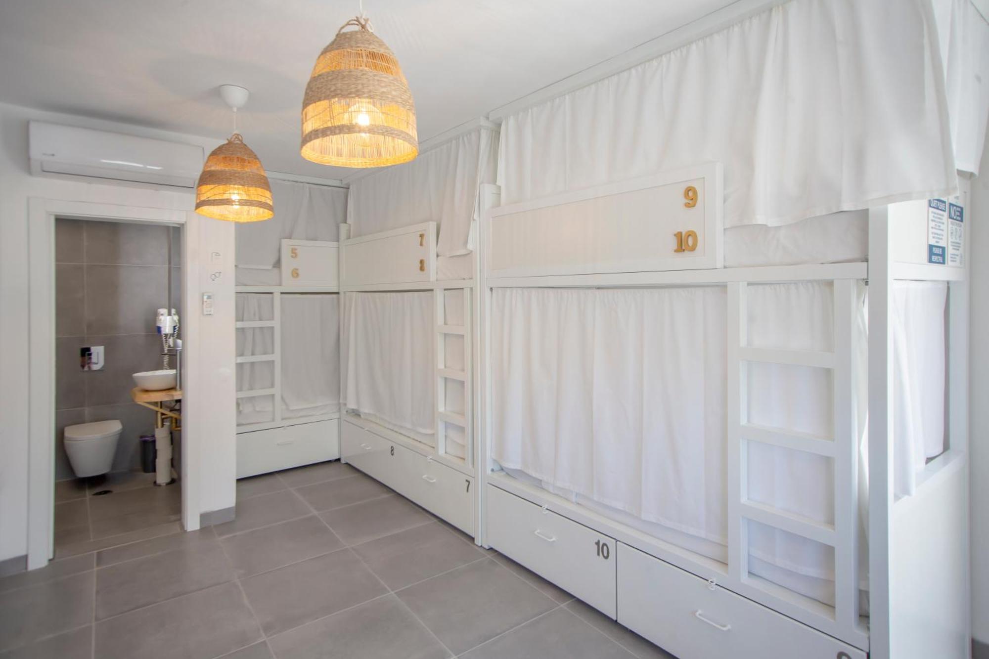 Bed in 6-Bed Mixed Dormitory Room,1581347625:JPEG