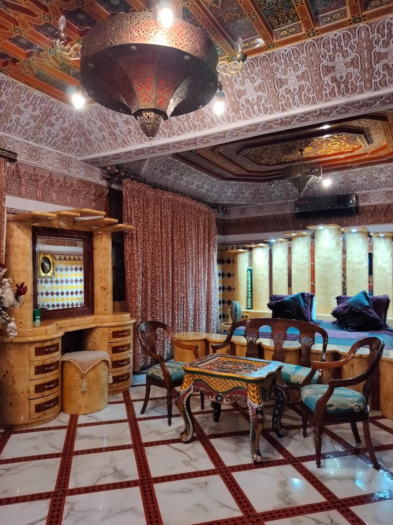 Deluxe Queen Suite