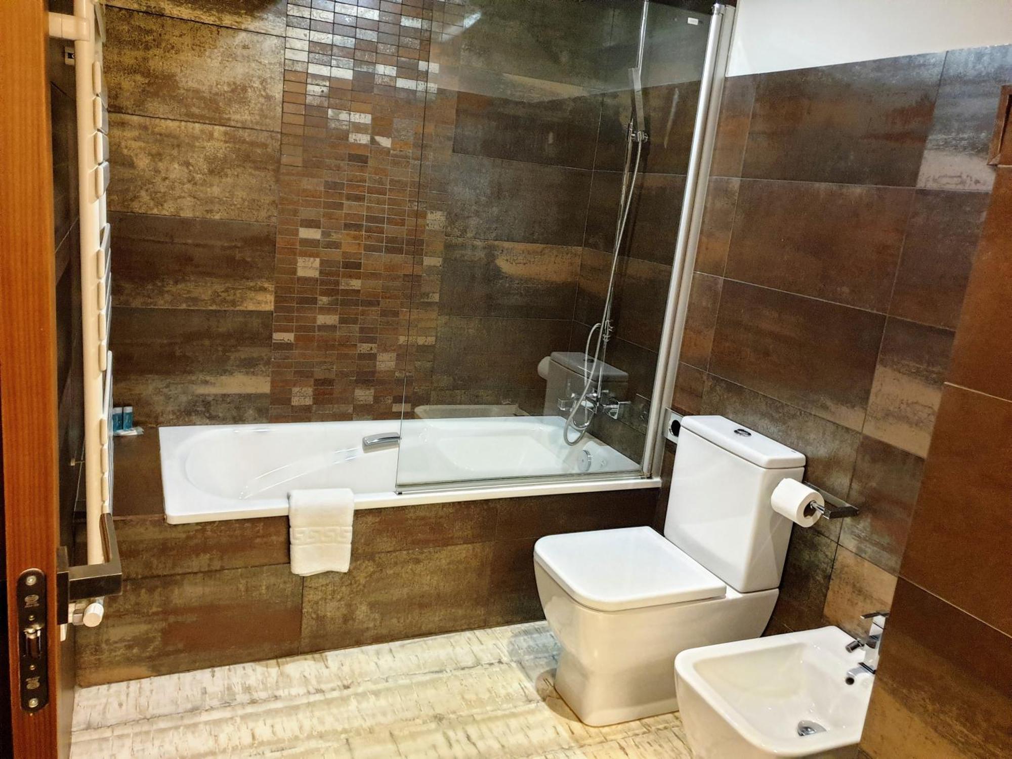 Double Room Private Bathroom