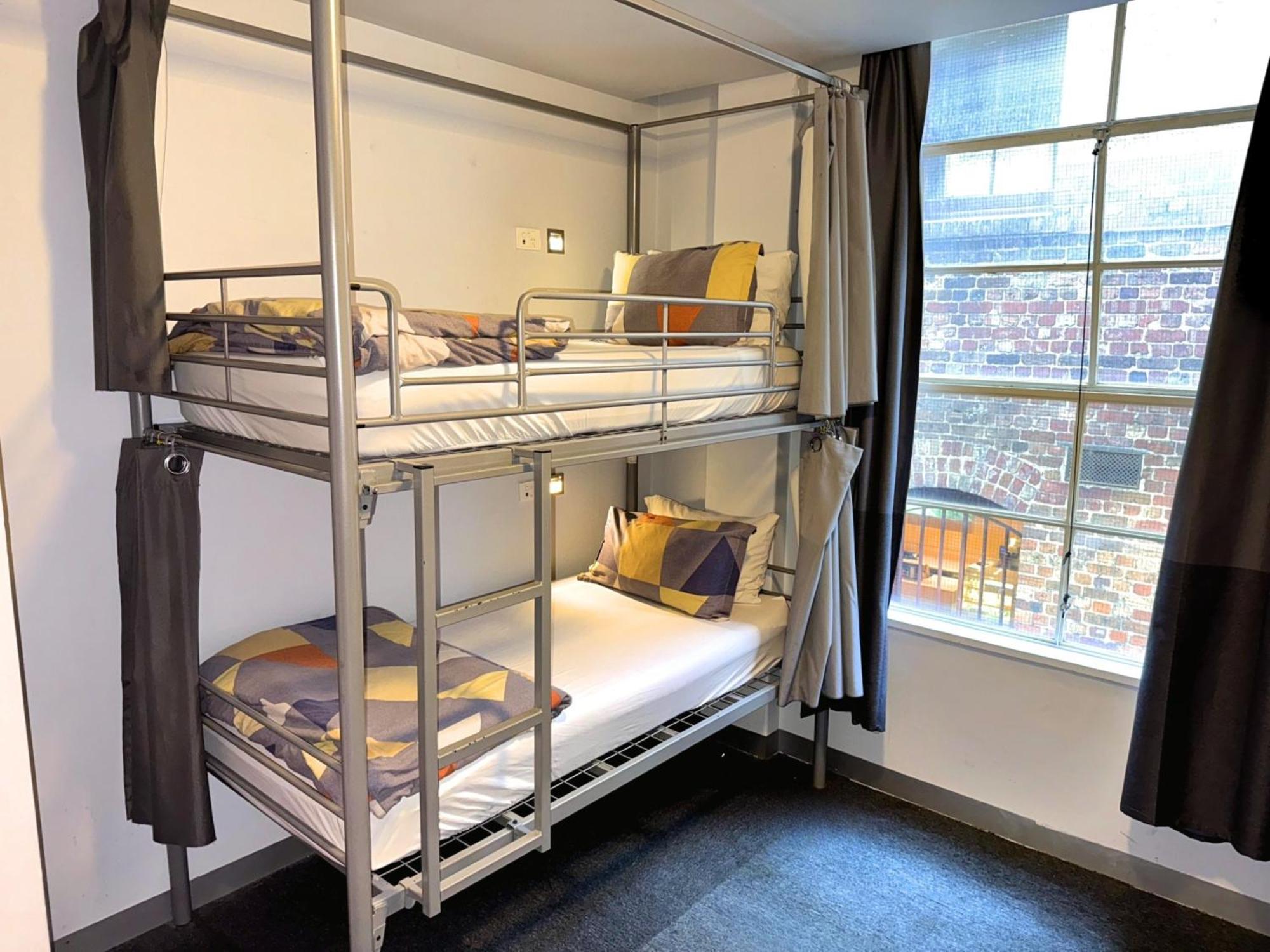 Bed in 4-Bed Mixed Dormitory Room with Shared Bathroom(18-35 years old only),1590385193:JPEG