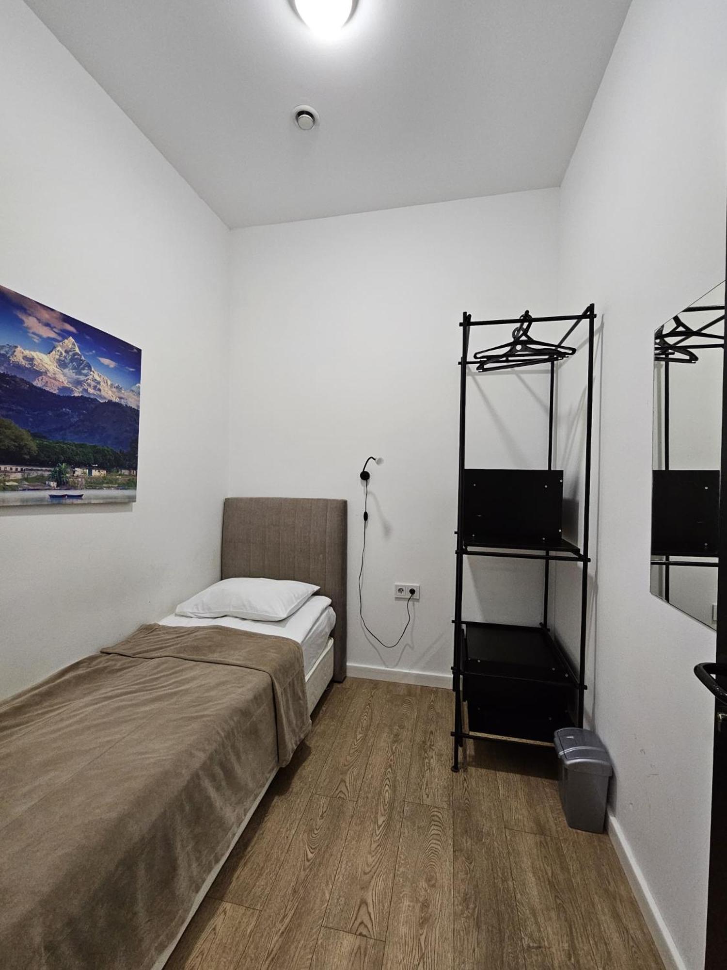 Single Room without Window